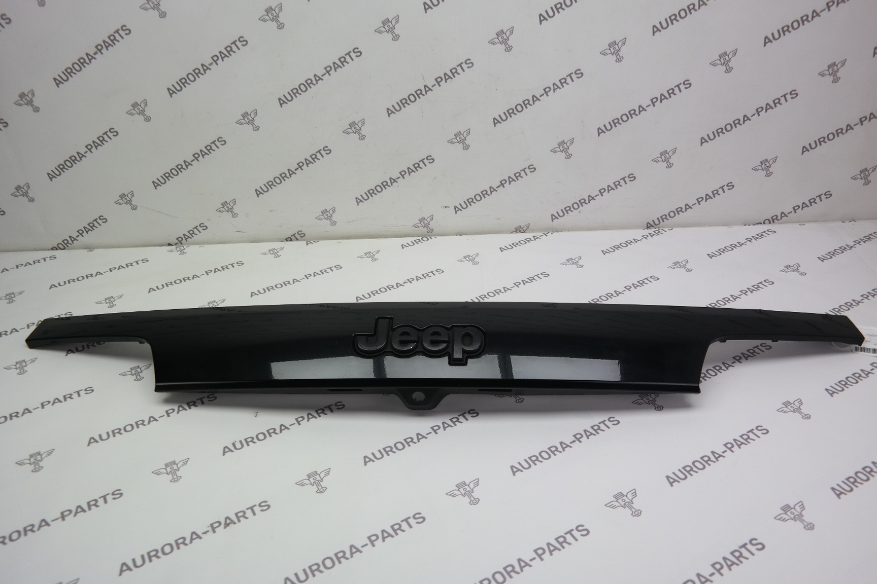 Молдинг крышки багажника Jeep Grand Cherokee