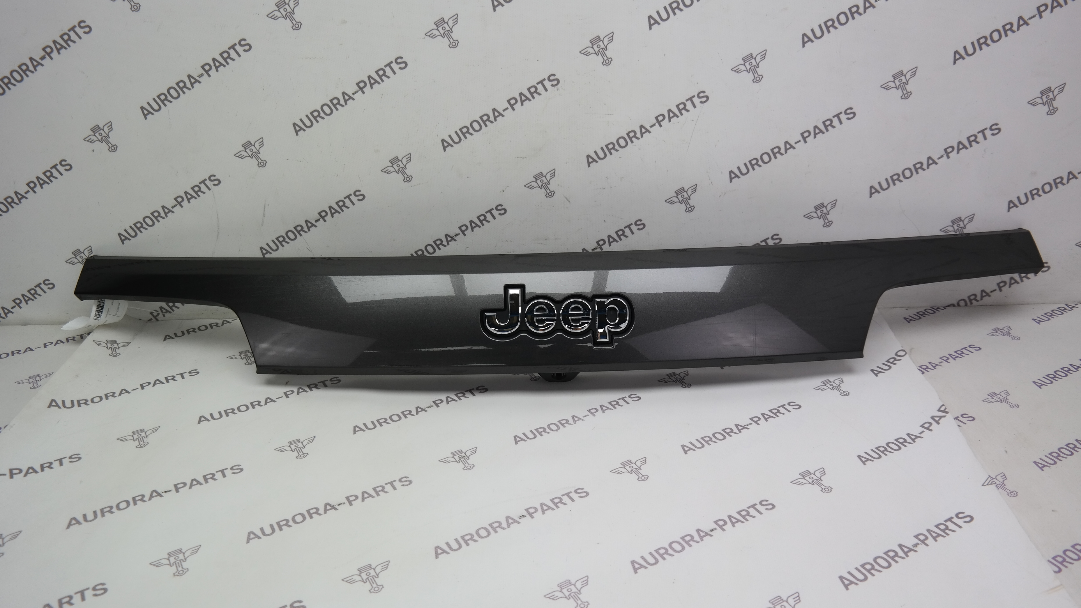 Молдинг крышки багажника Jeep Grand Cherokee