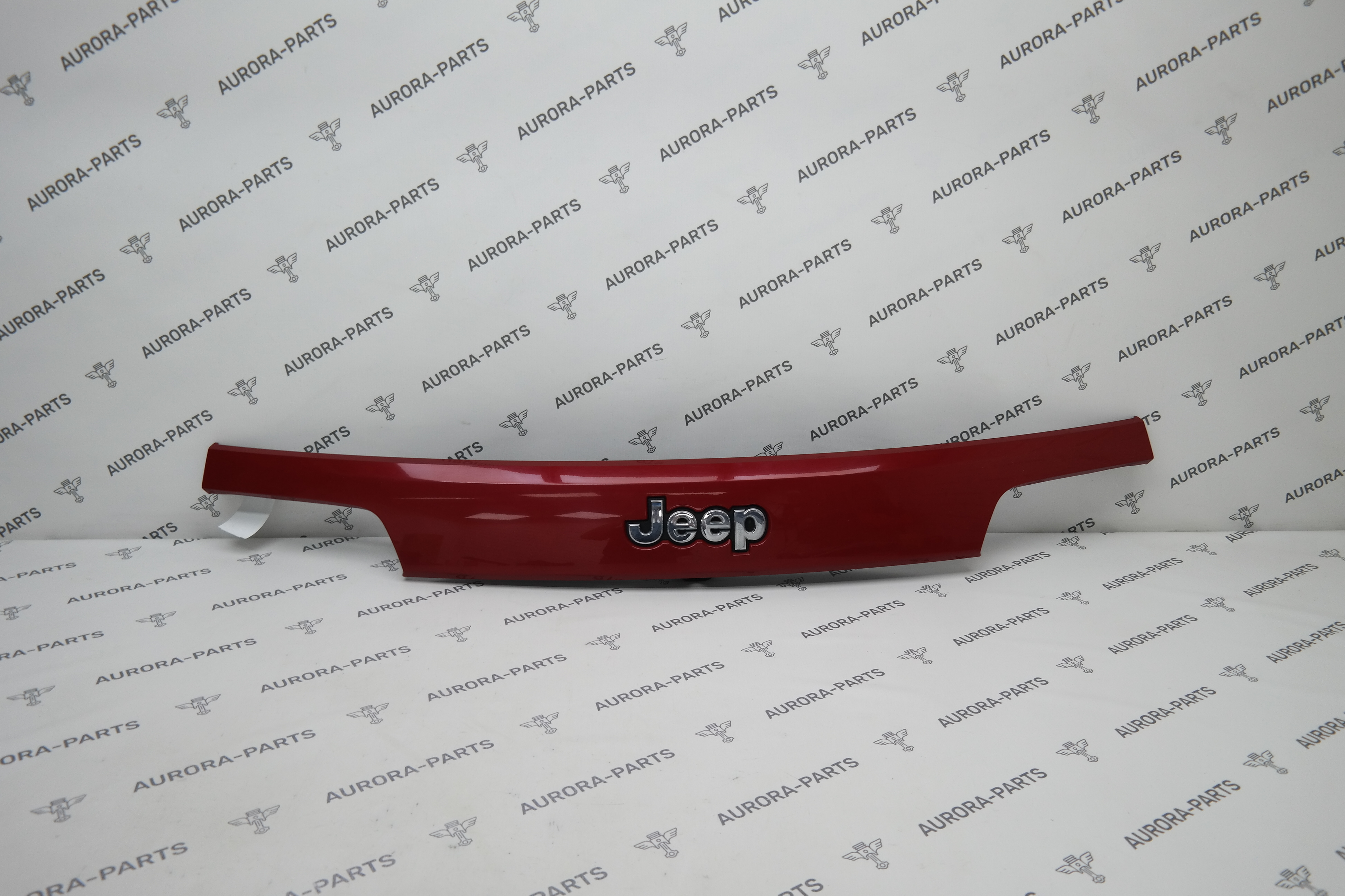 Молдинг крышки багажника Jeep Grand Cherokee