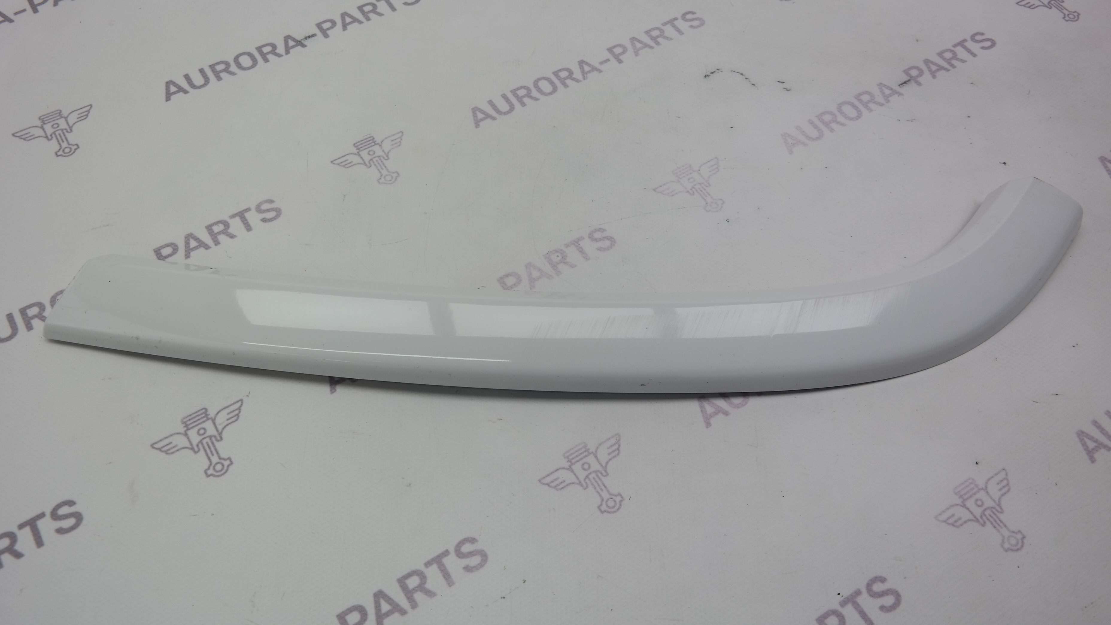 Молдинг задней двери RH Jeep Grand Cherokee