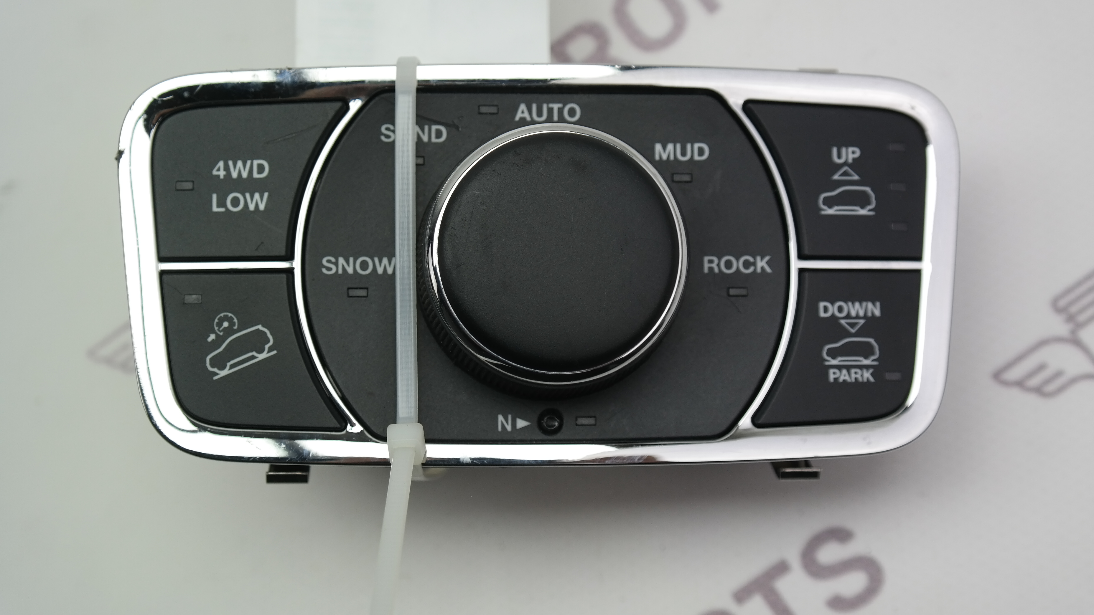 Блок управления режимами подвески Jeep Grand Cherokee