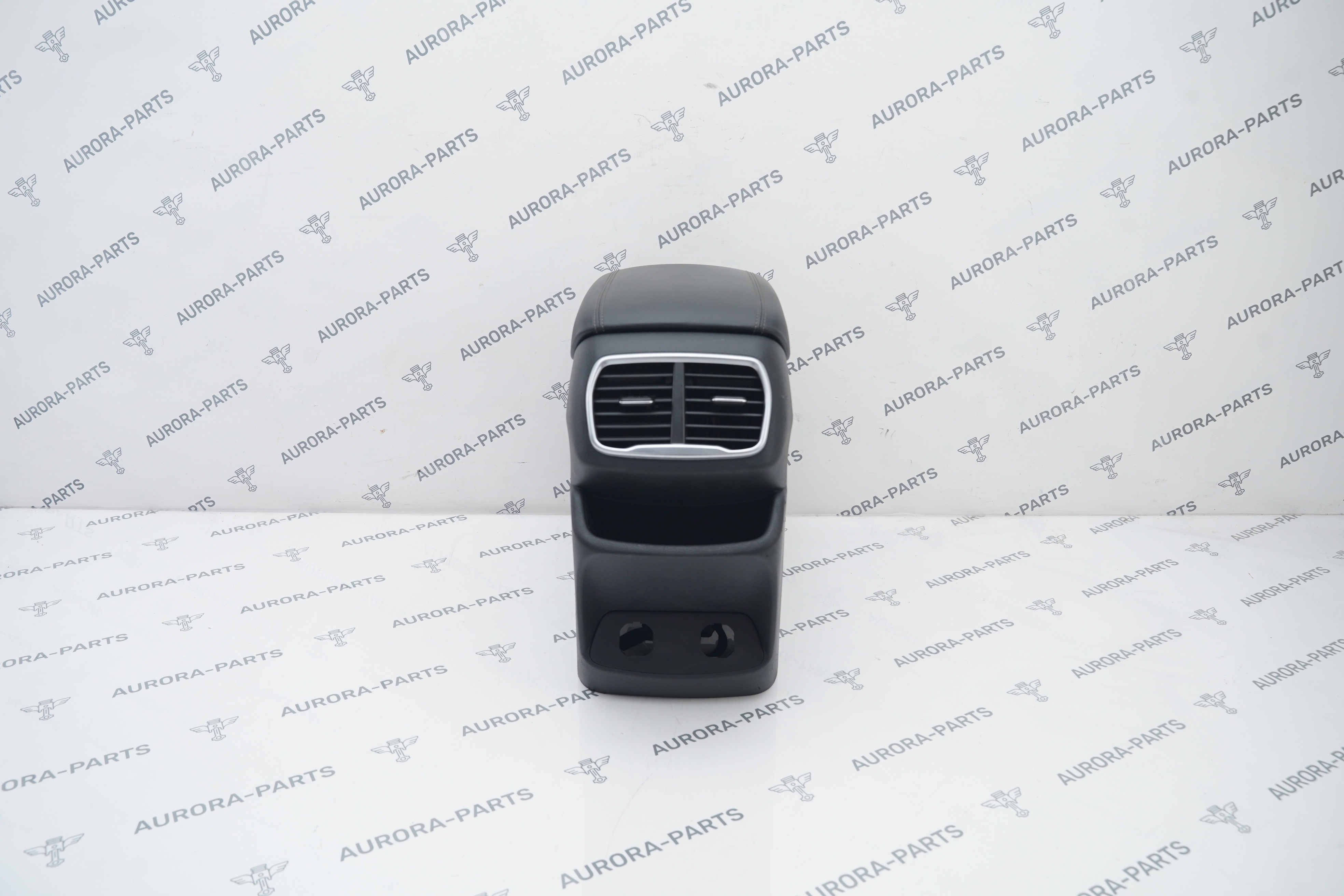 Подлокотник центральной консоли Hyundai Santa Fe