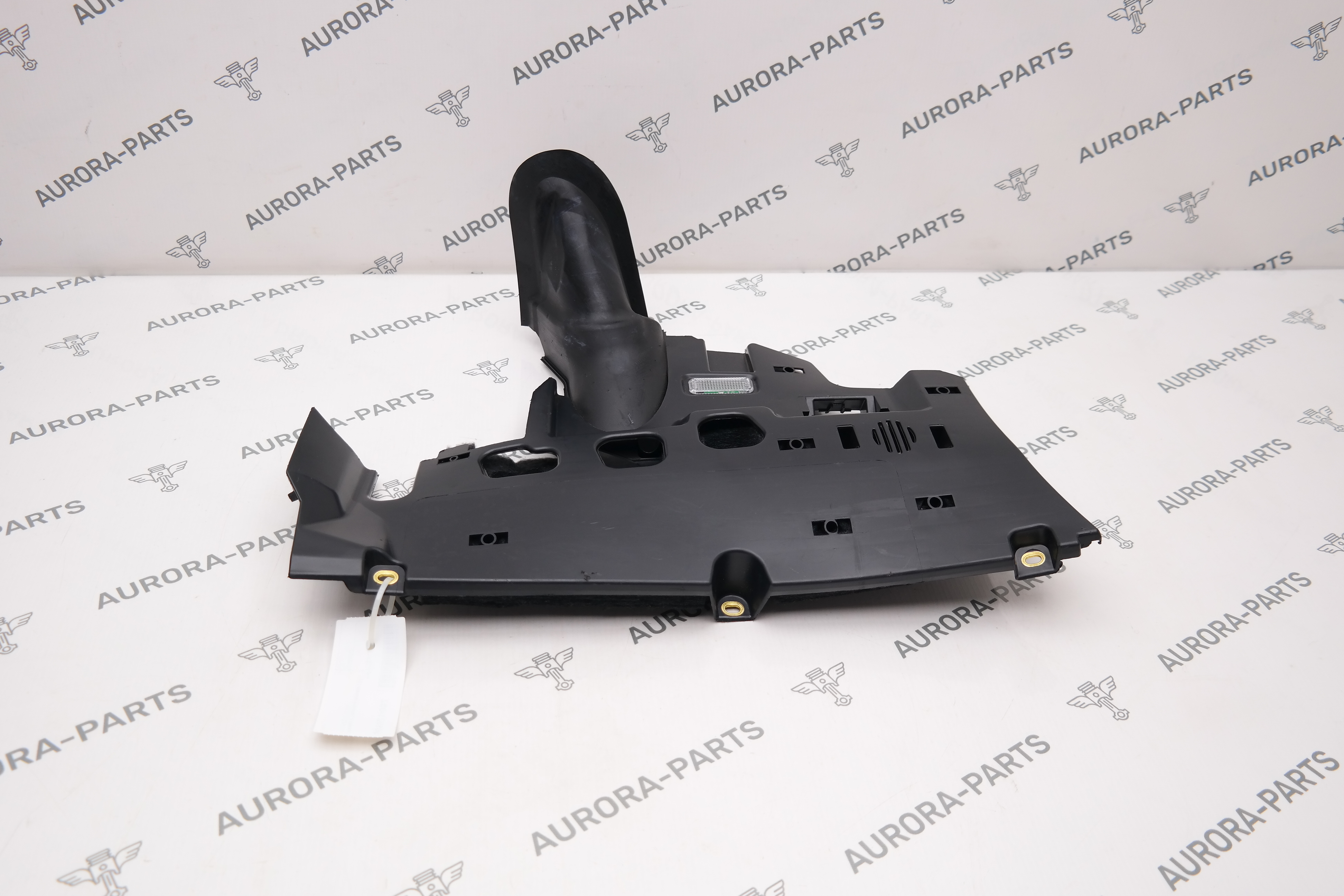 Накладка торпеды нижняя LH VW Touareg