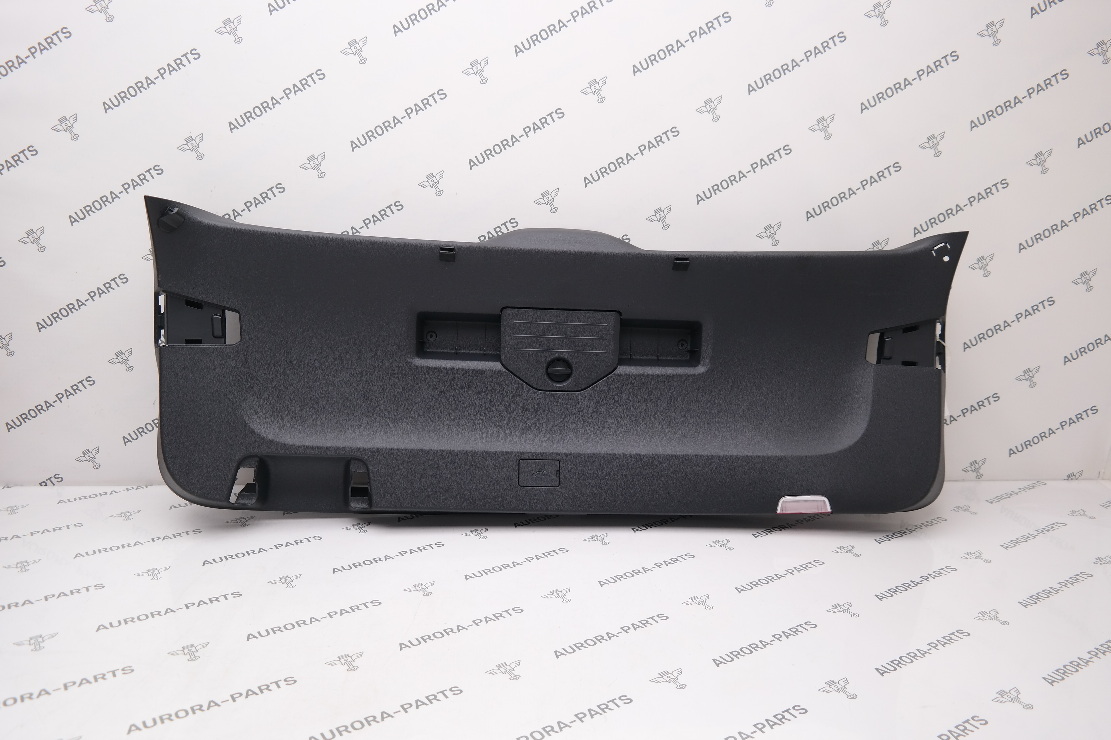 Обшивка крышки багажника VW Touareg