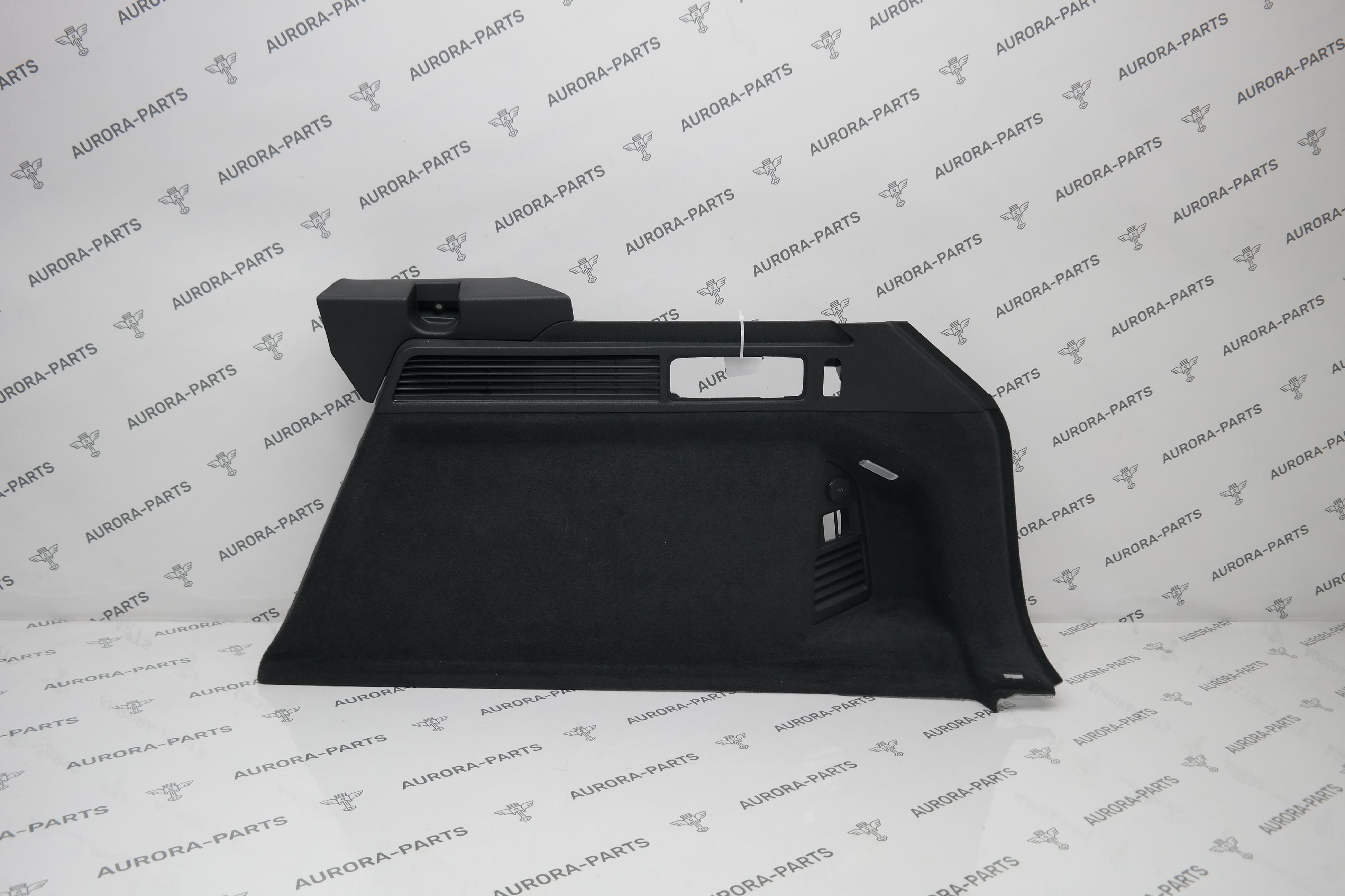 Обшивка багажника RH VW Touareg