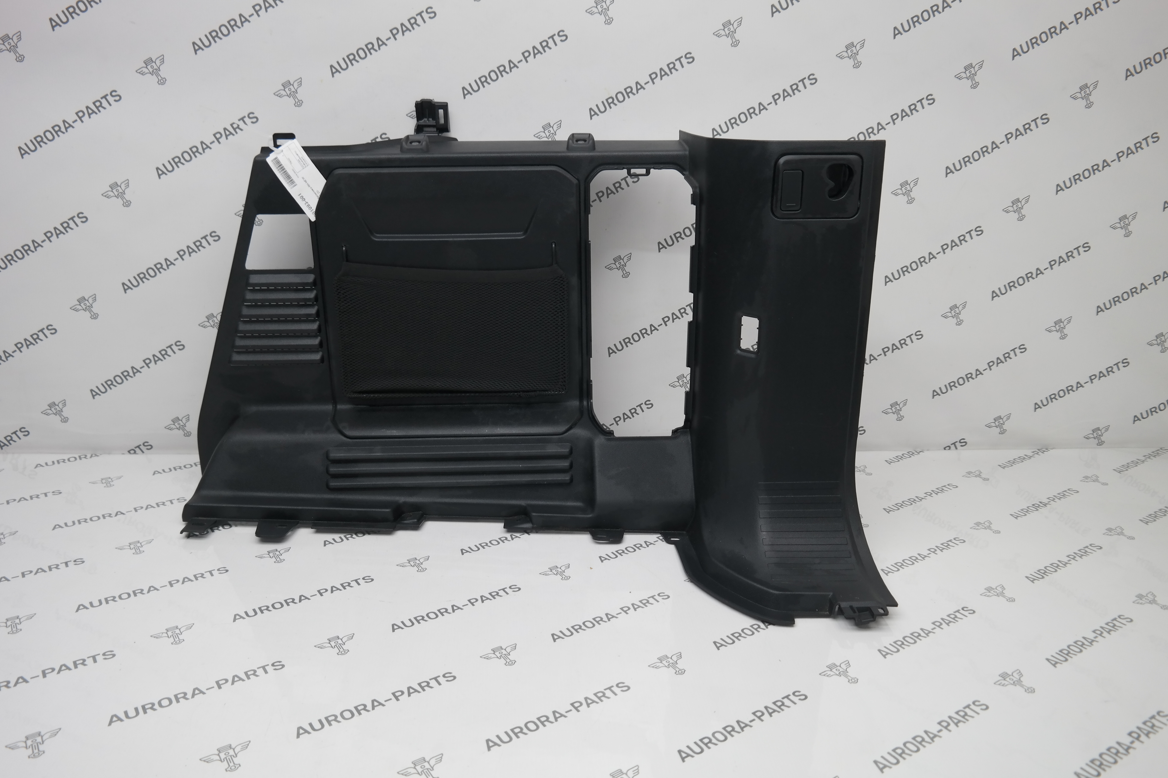 Обшивка багажника RН Land Rover Defender