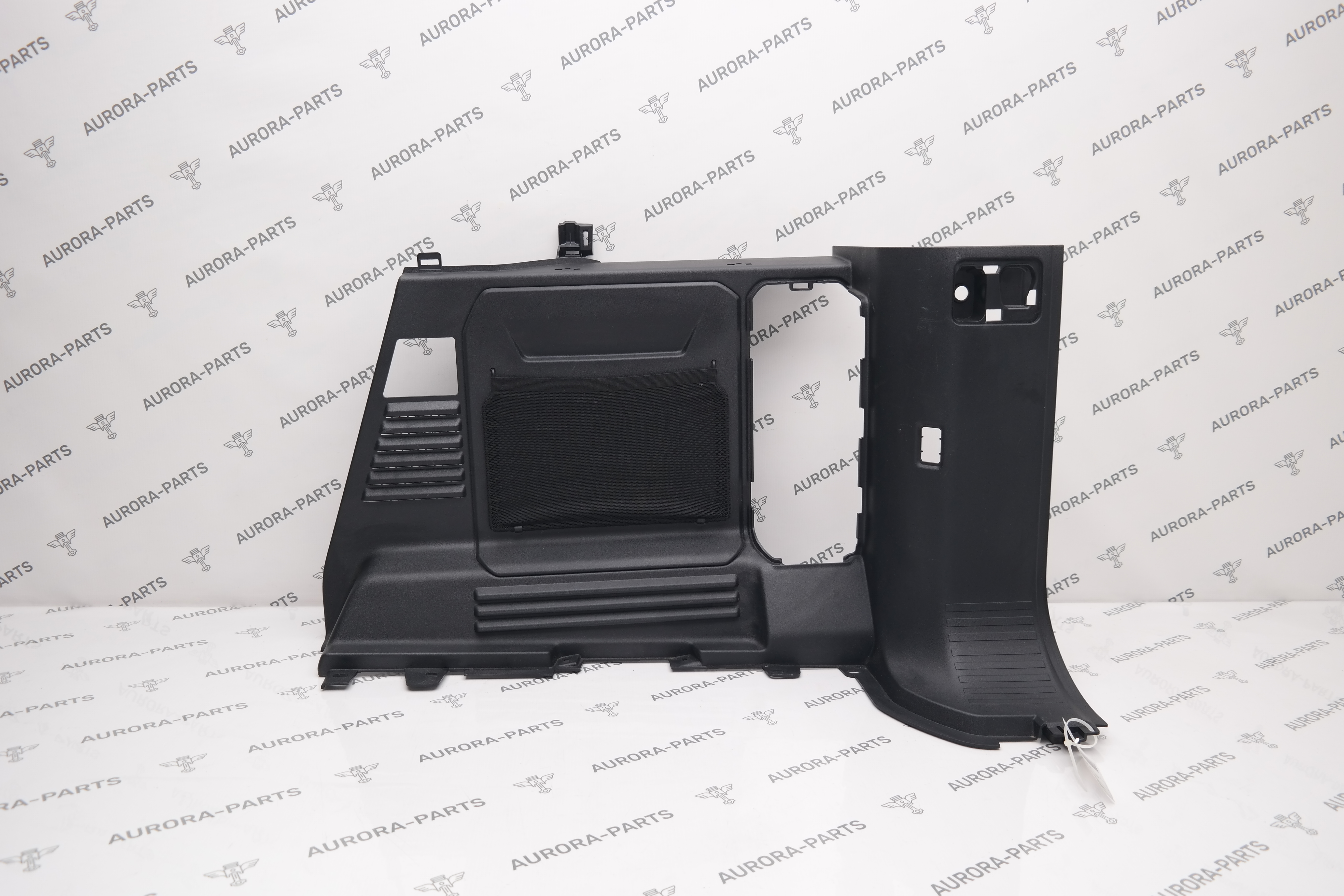 Обшивка багажника RН Land Rover Defender