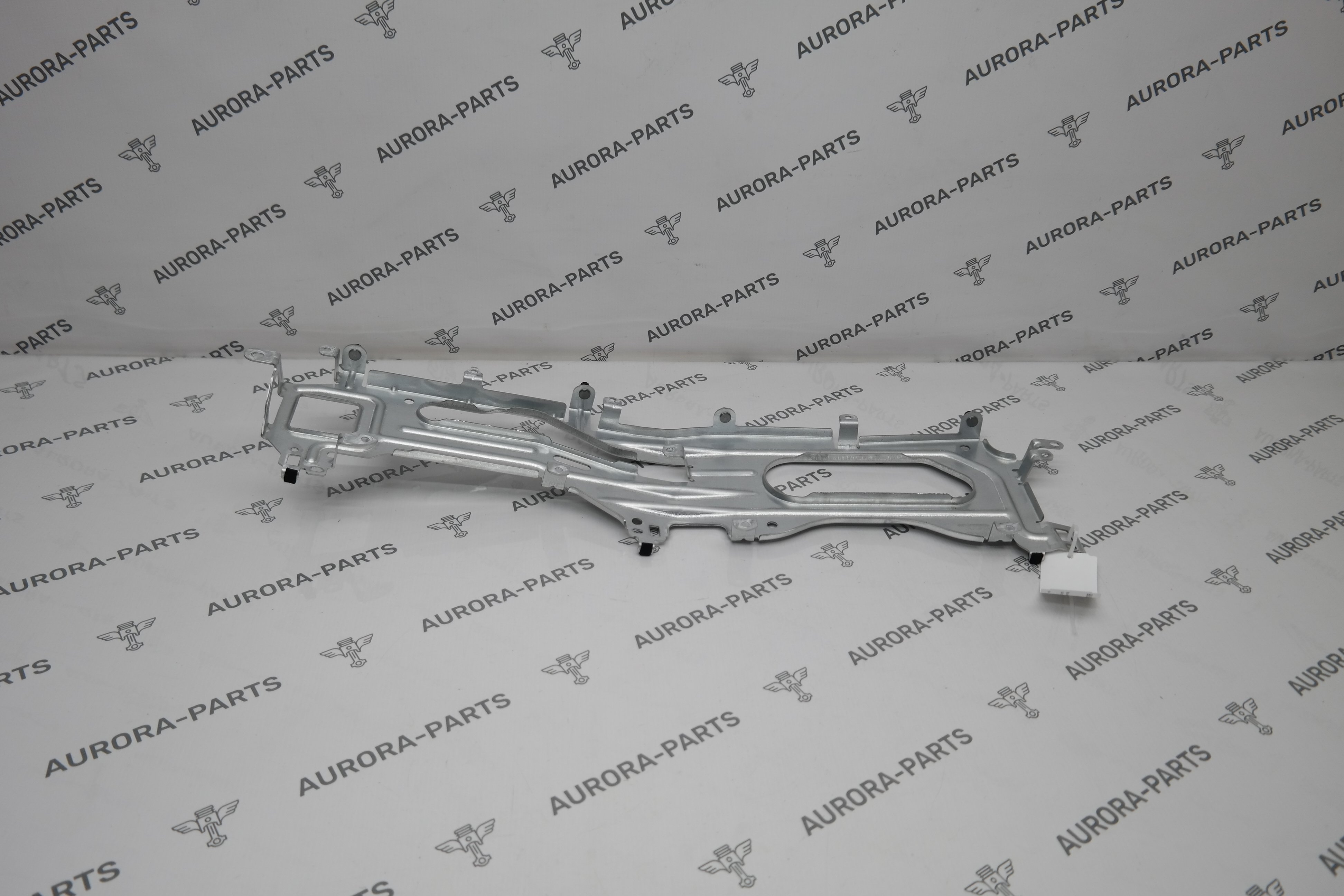 Кронштейн крепления панели приборов VW Touareg