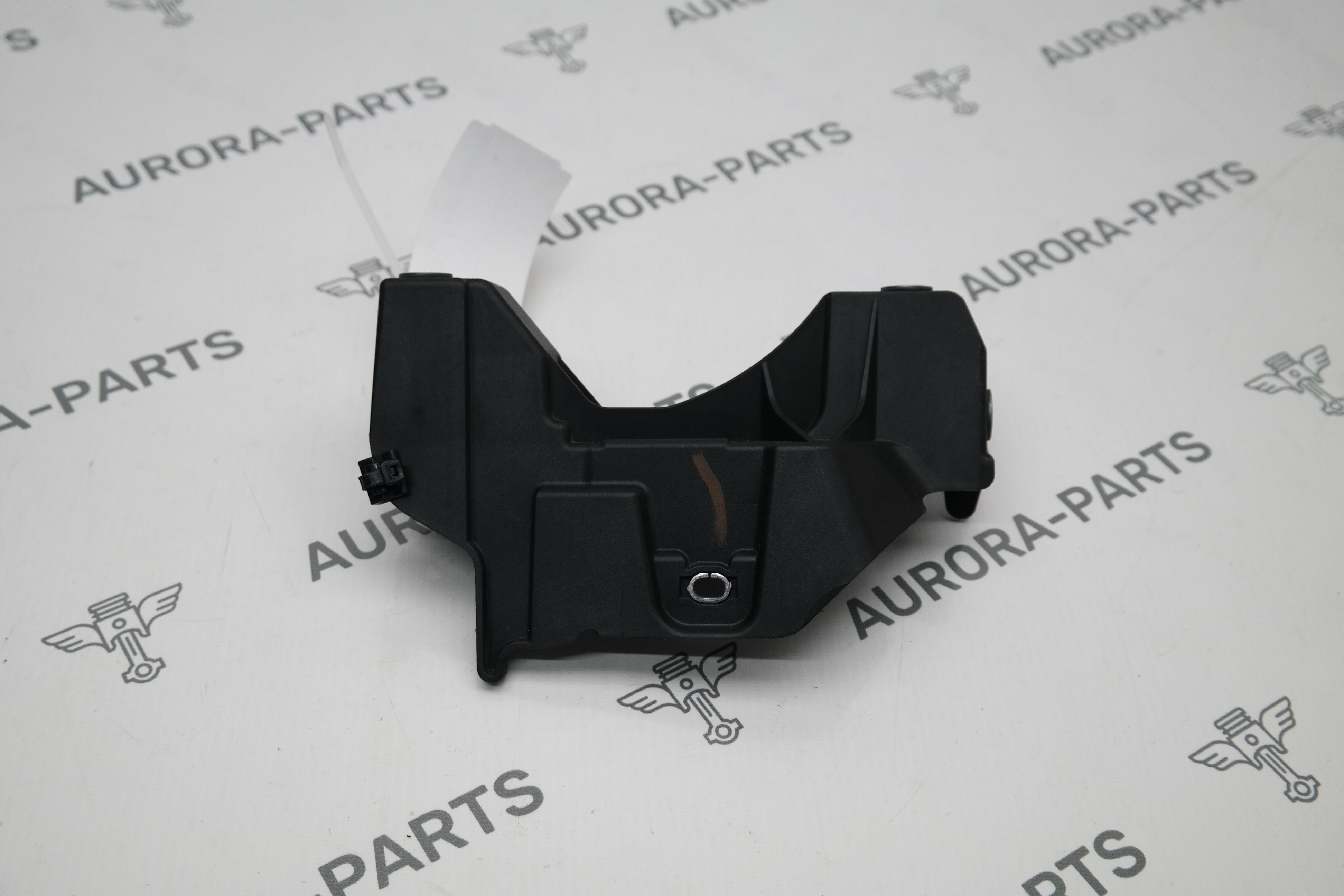 Кронштейн фары LH VW Touareg