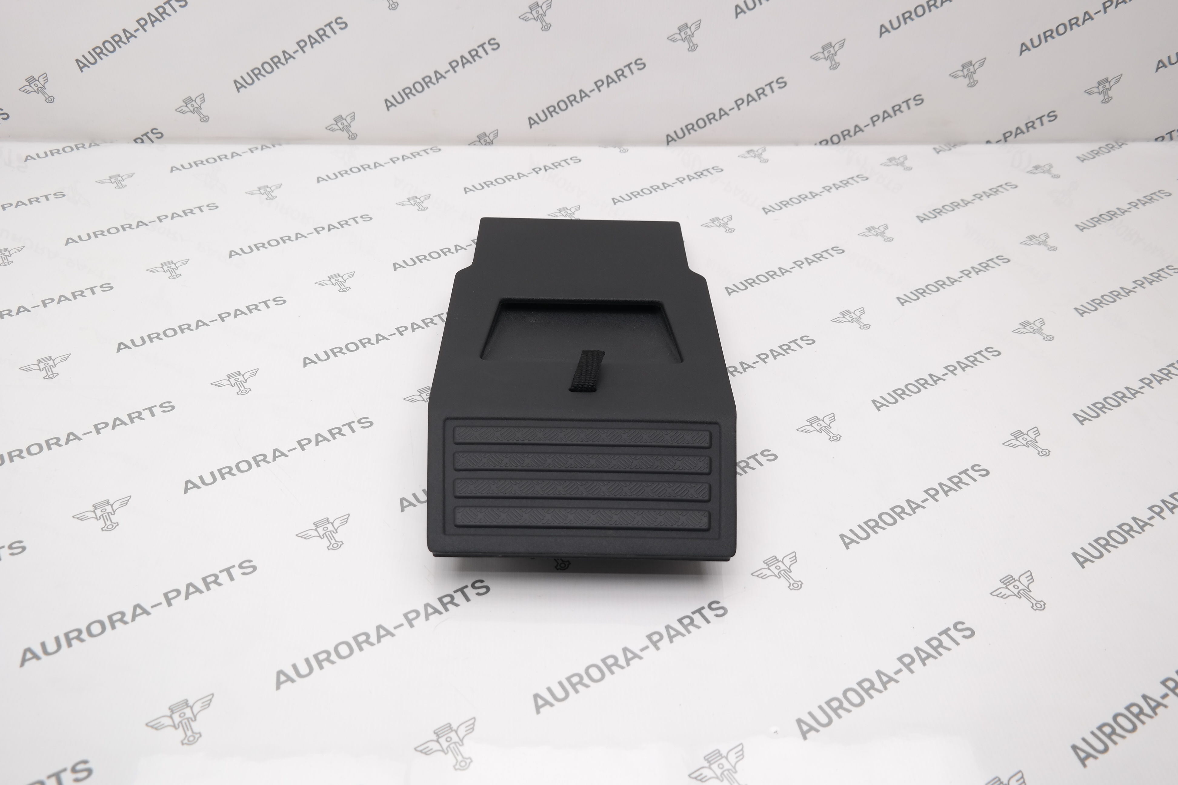 Крышка доступа к аккумуляторной батареи Land Rover Defender