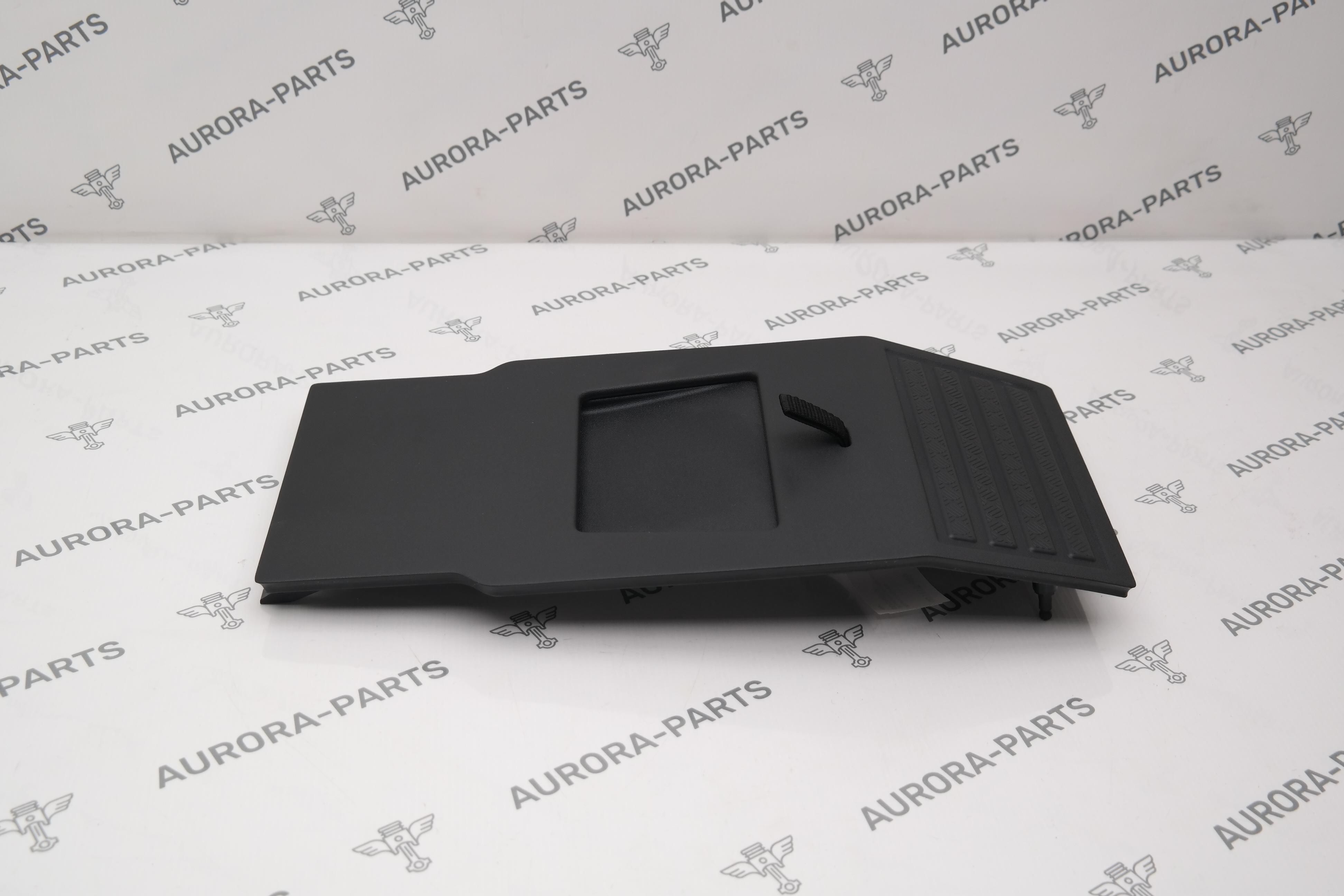 Крышка доступа к аккумуляторной батареи Land Rover Defender