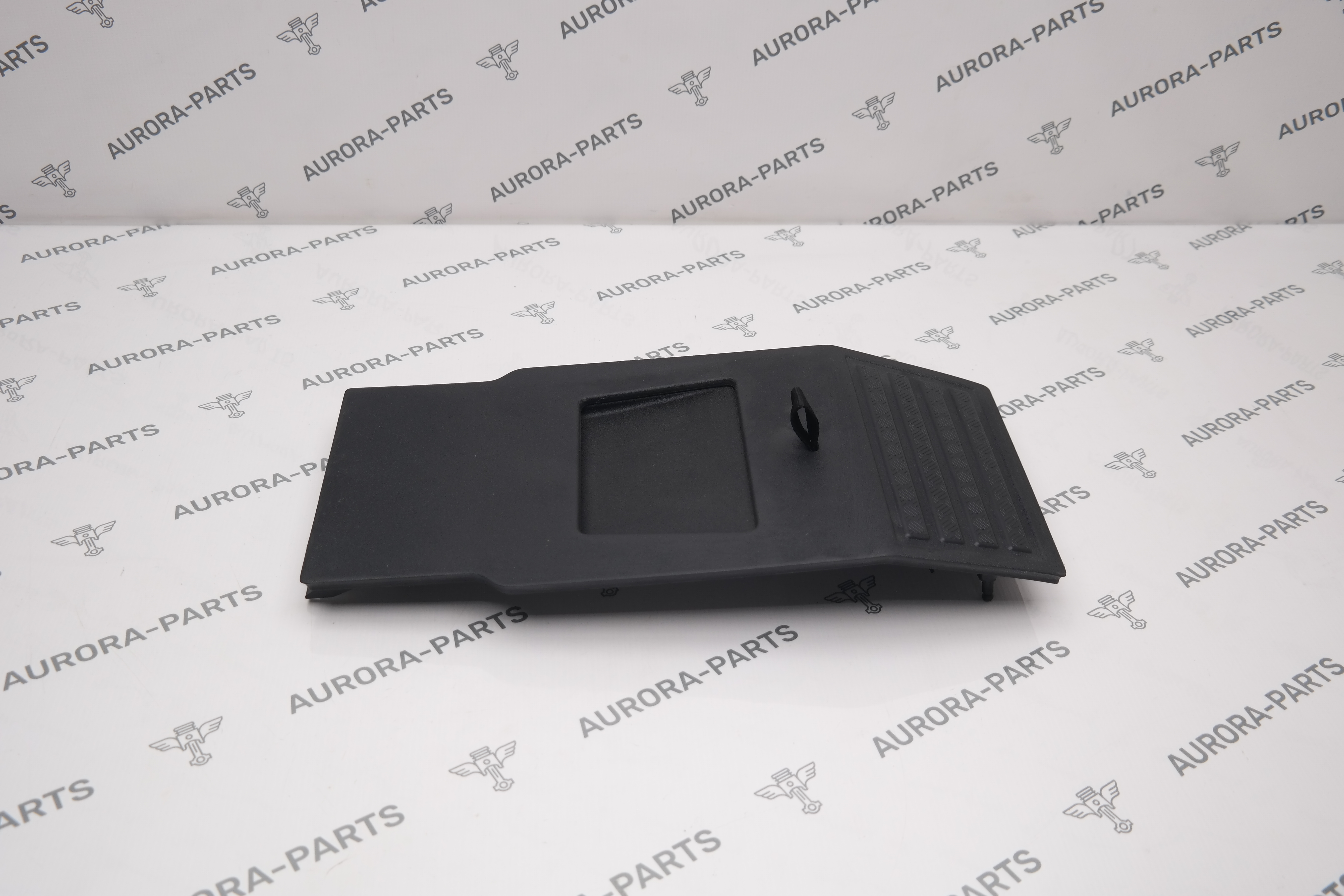 Крышка доступа к аккумуляторной батареи Land Rover Defender