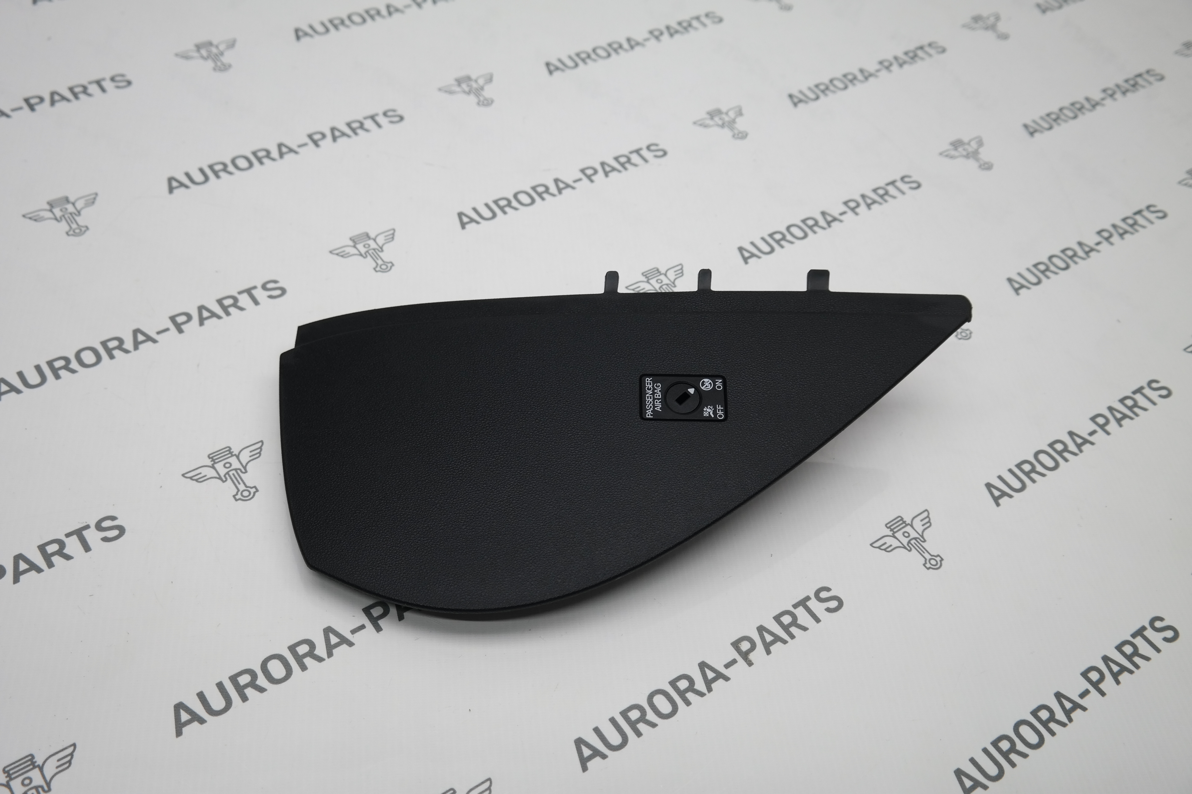 Накладка торпеды RH VW Touareg