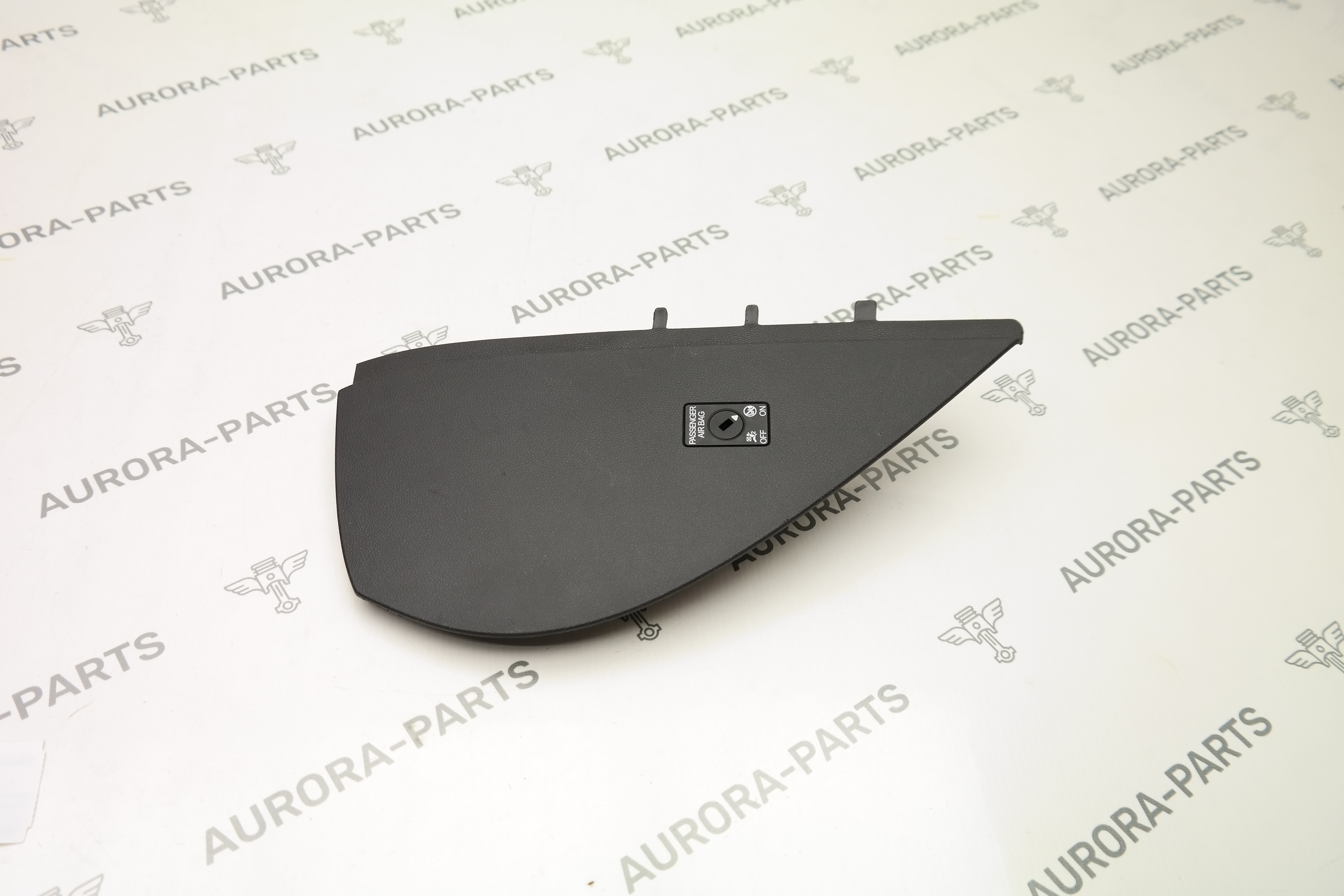 Накладка торпеды RH VW Touareg