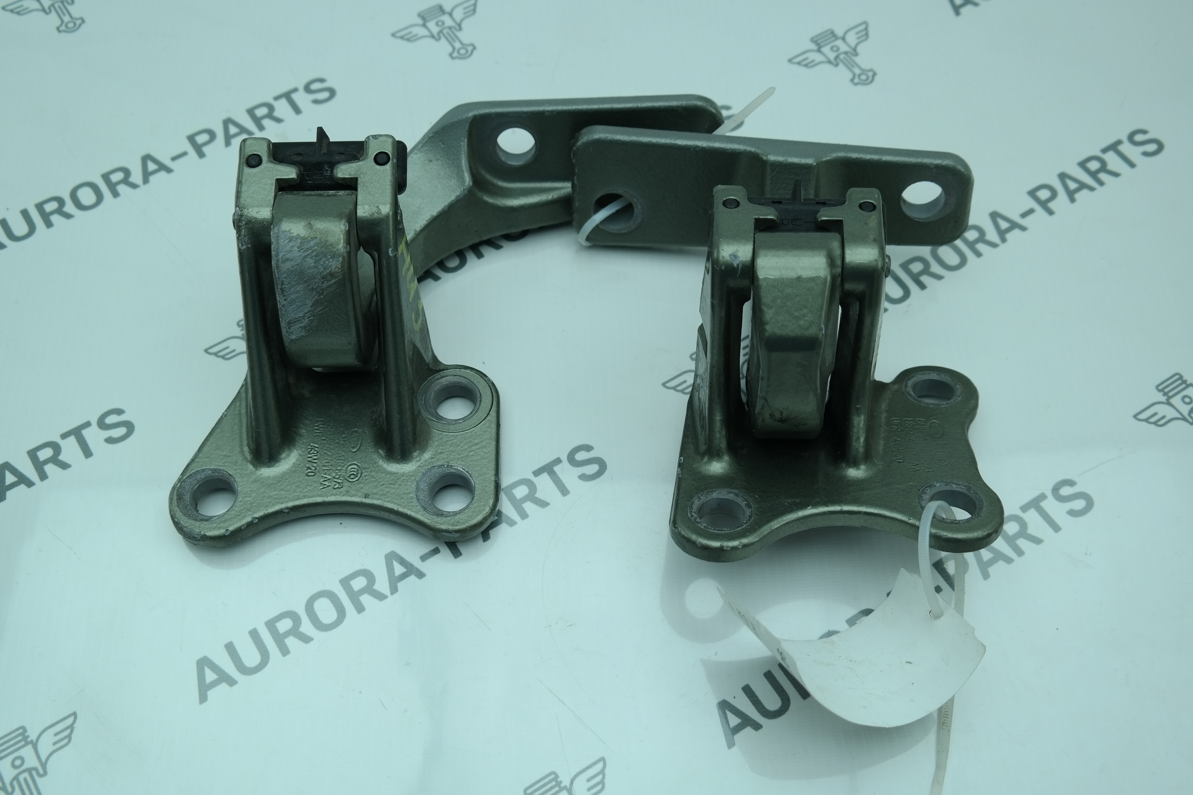 Петля крышки багажника (верхняя и нижняя) комплект Land Rover Defender