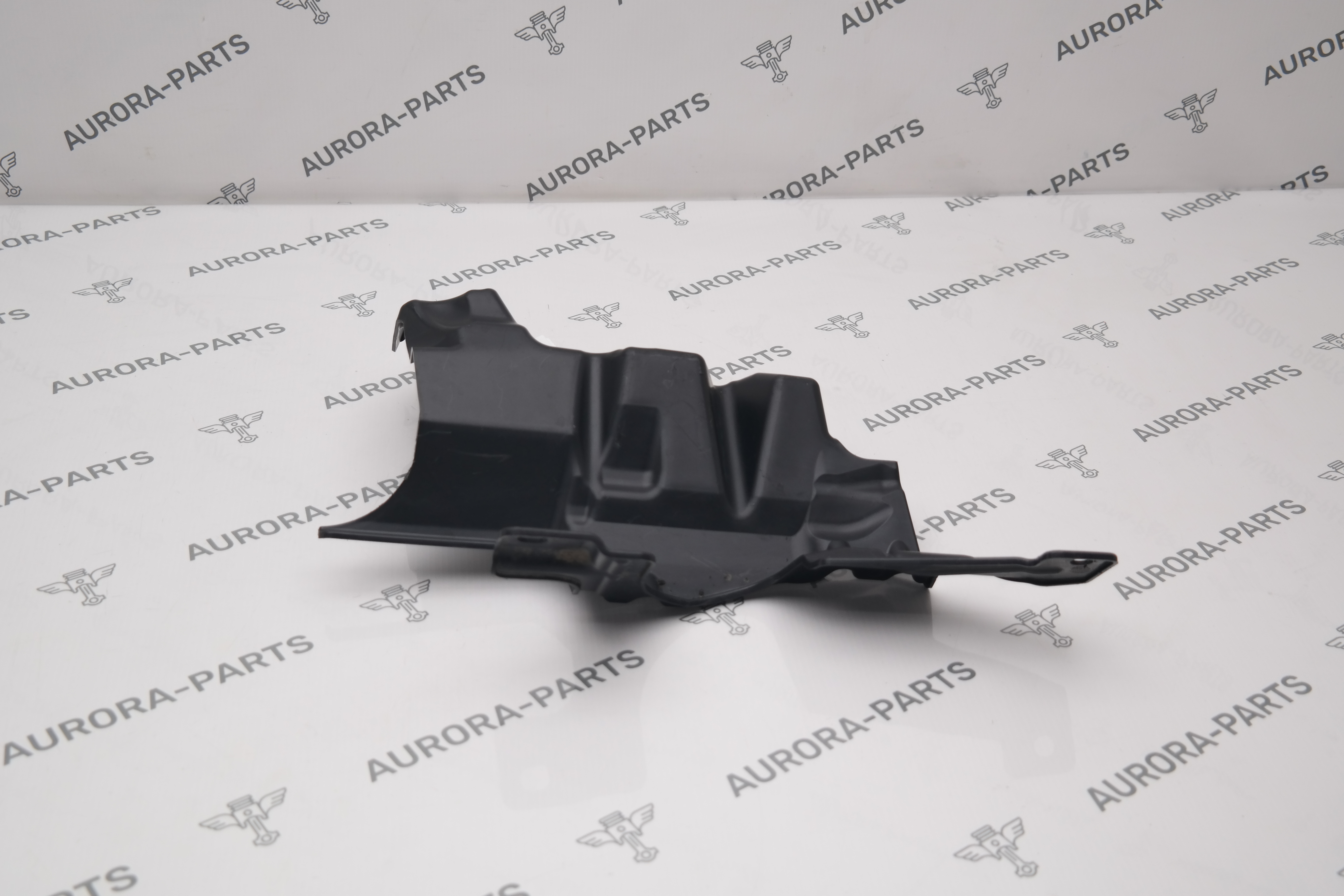 Щиток грязезащитный LН Land Rover Defender