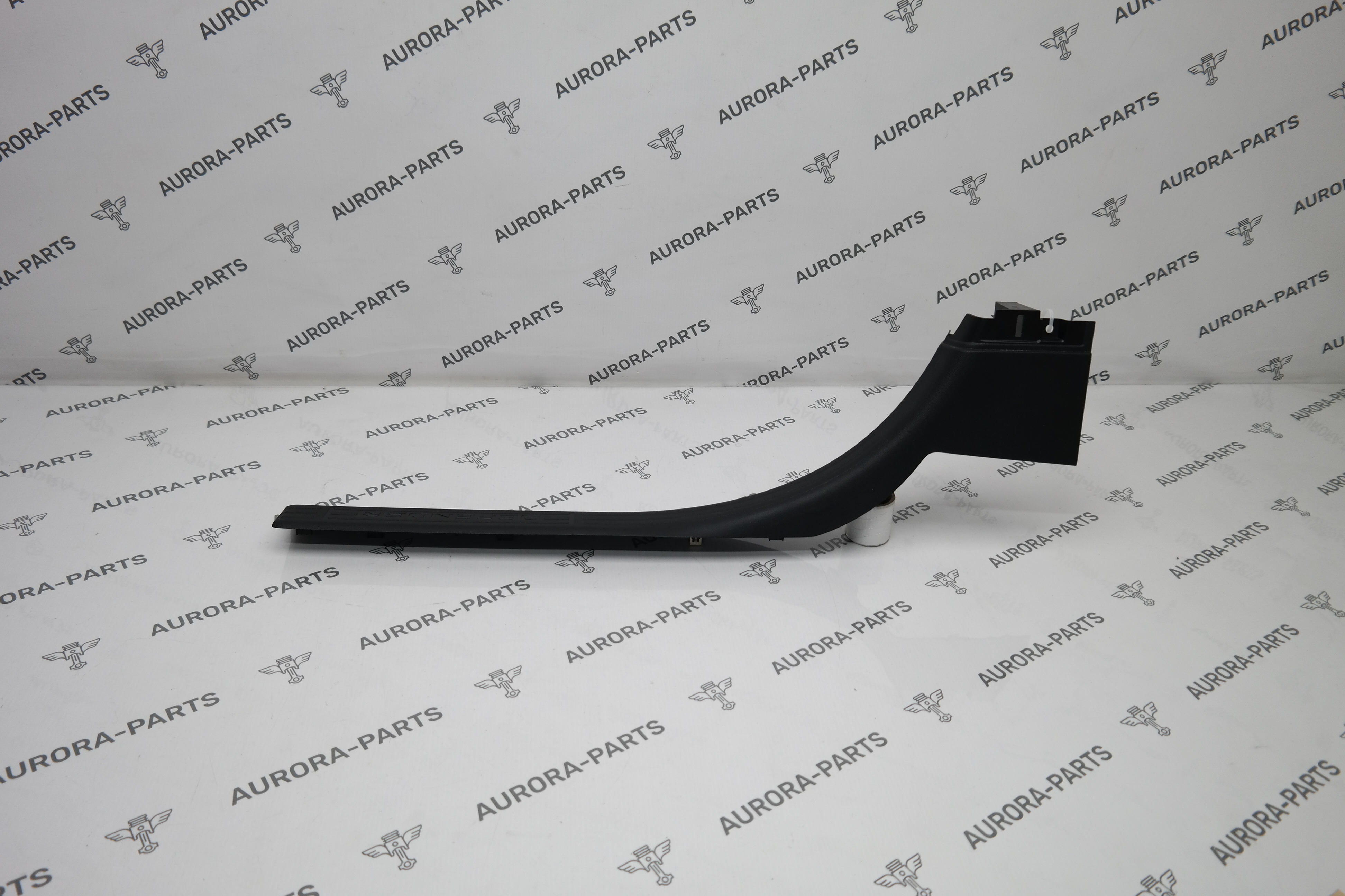 Обшивка порога (перед, RН) Land Rover Defender