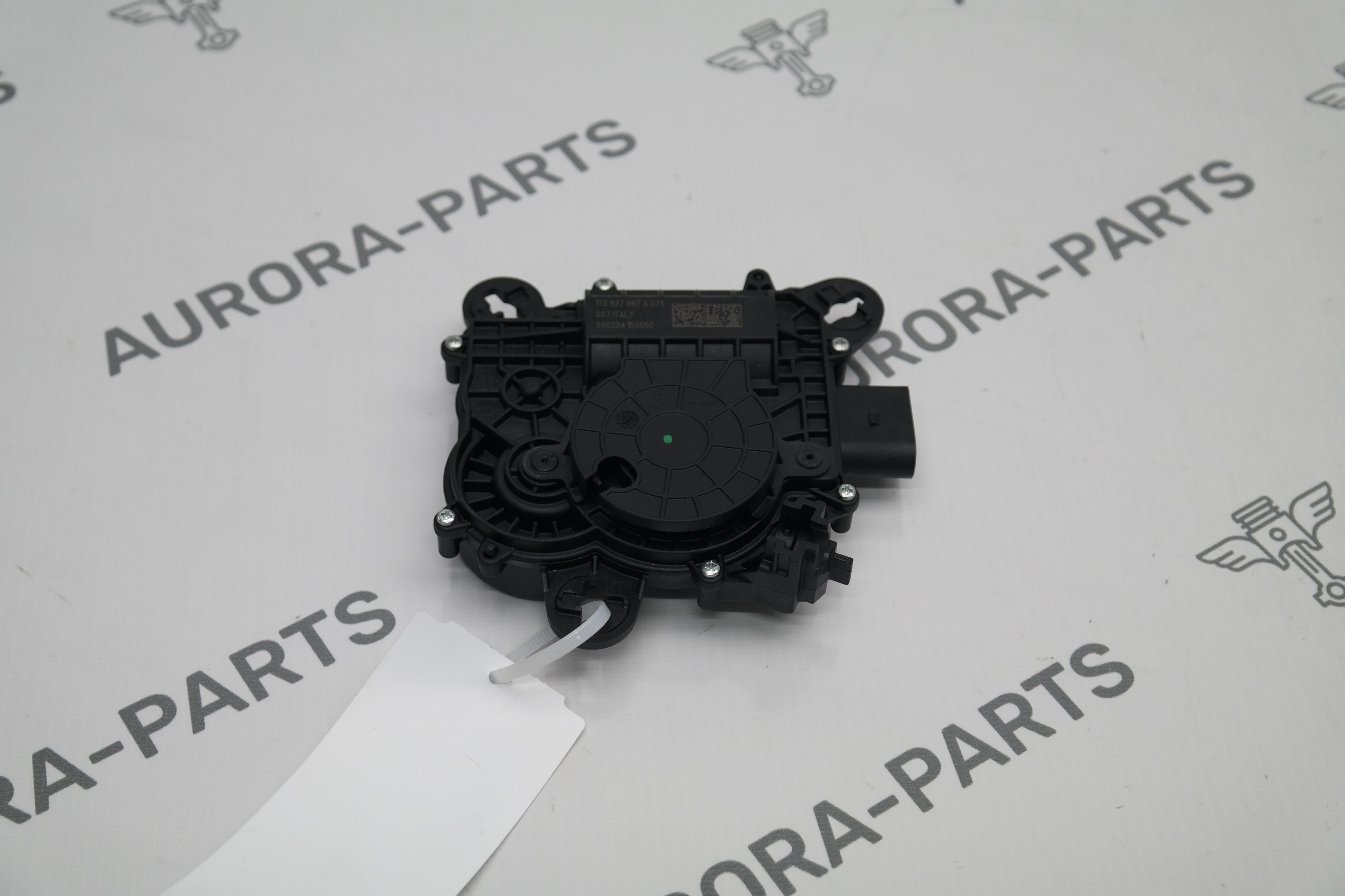 Доводчик замка крышки багажника VW Touareg