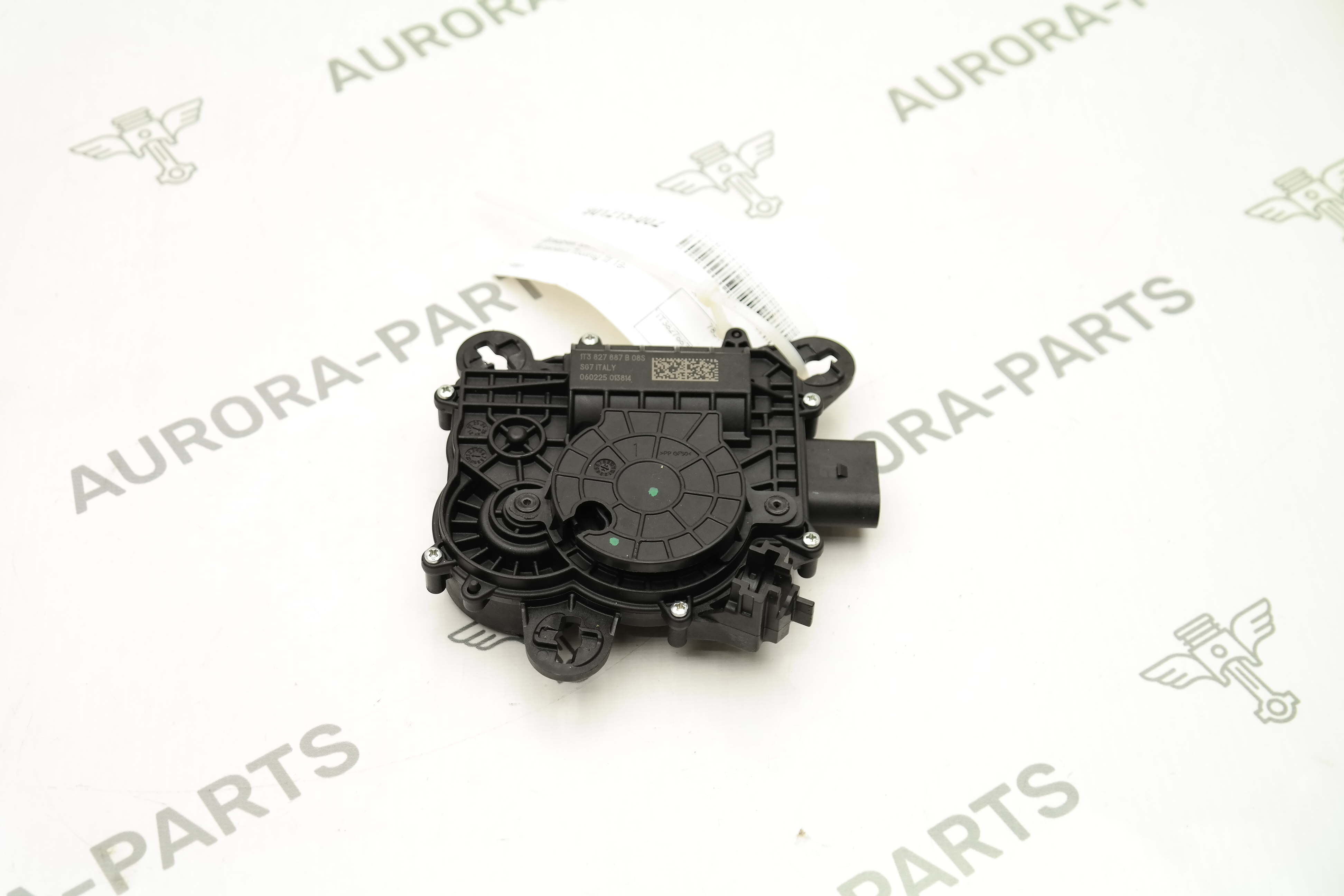 Доводчик замка крышки багажника VW Touareg