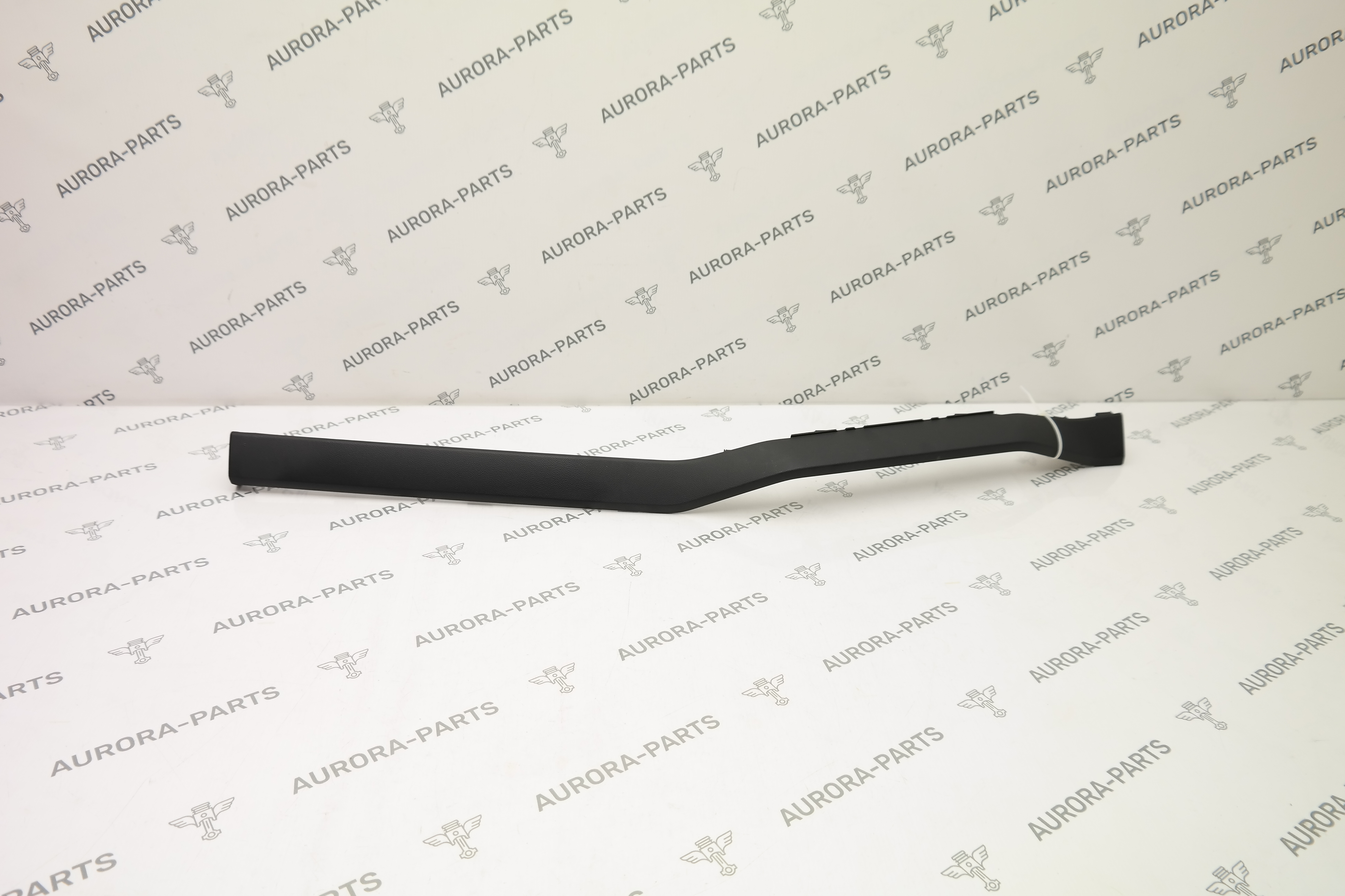 Накладка торпеды декоративная центральная VW Touareg