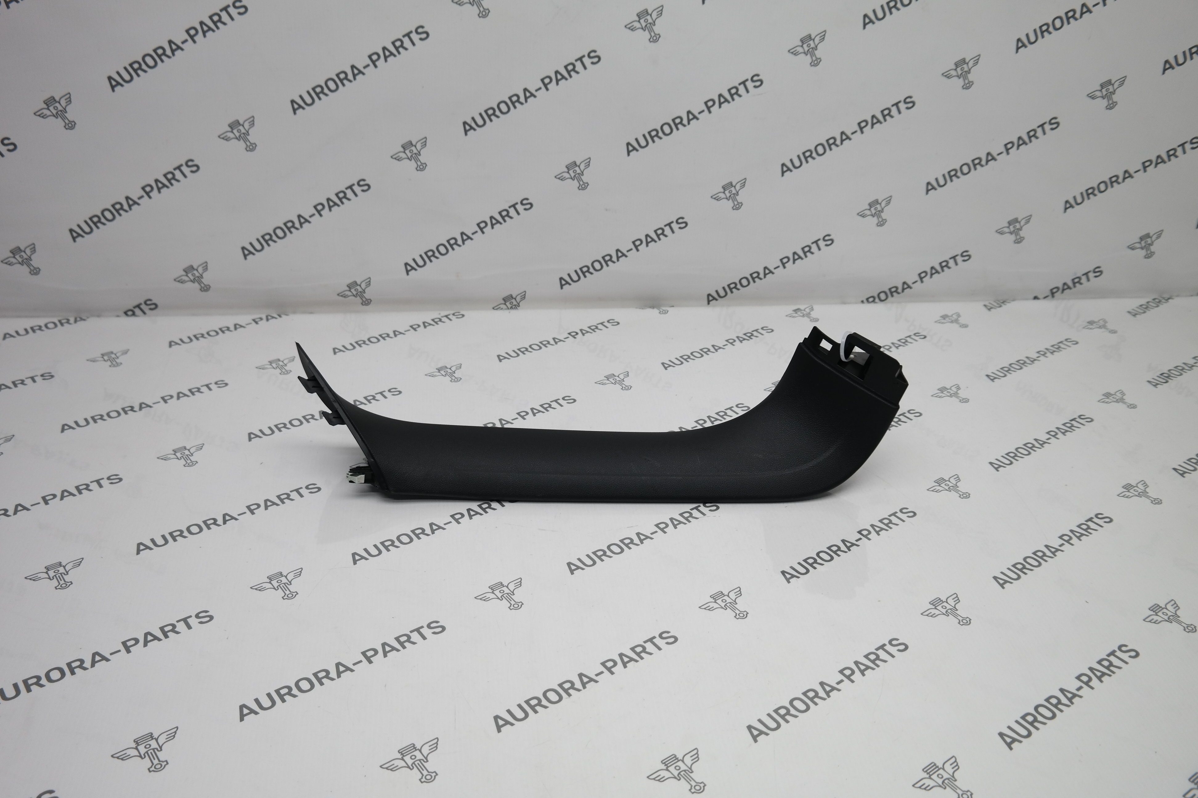 Обшивка крышки багажника LH VW Touareg