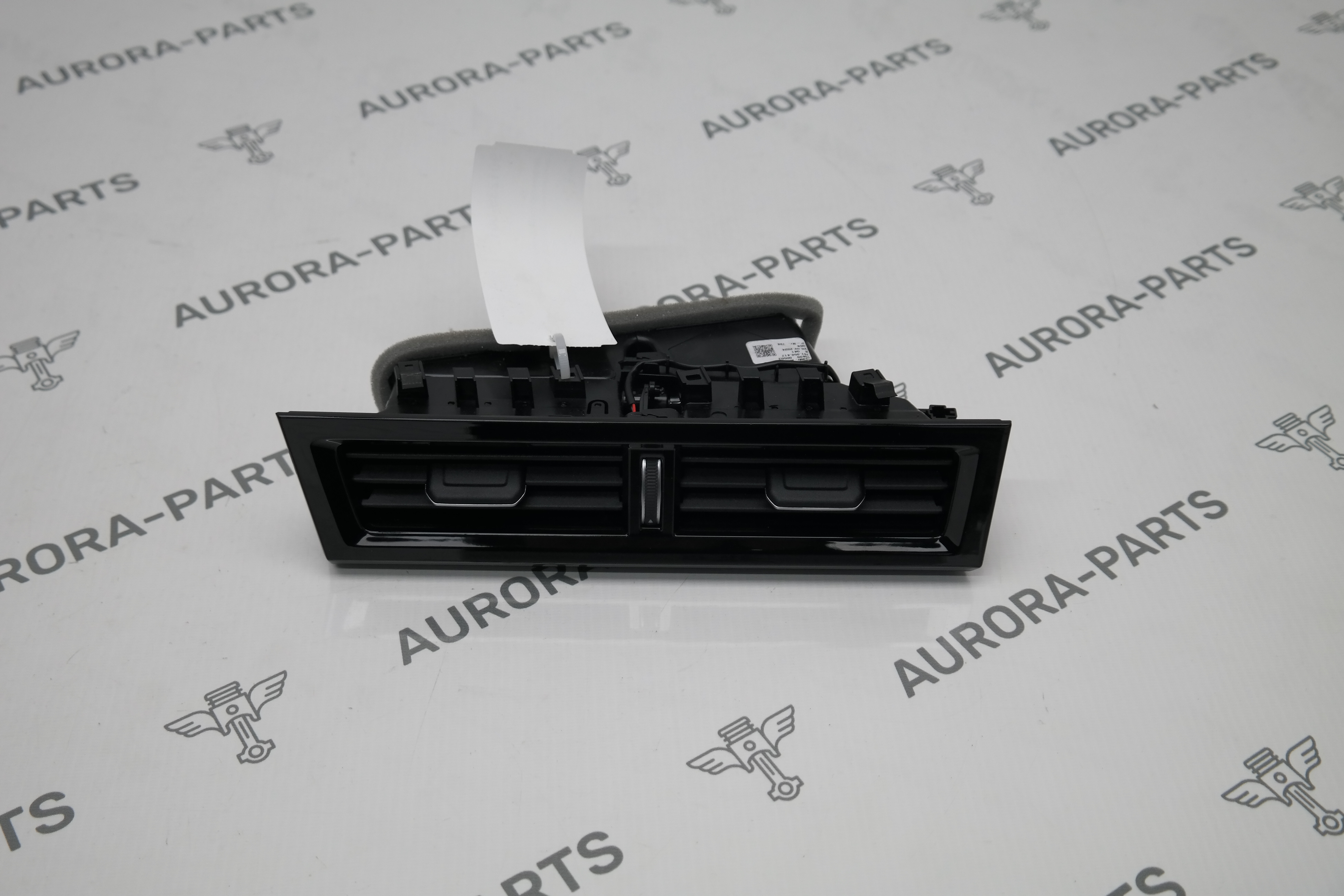 Дефлектор торпеды воздушный центральный VW Touareg