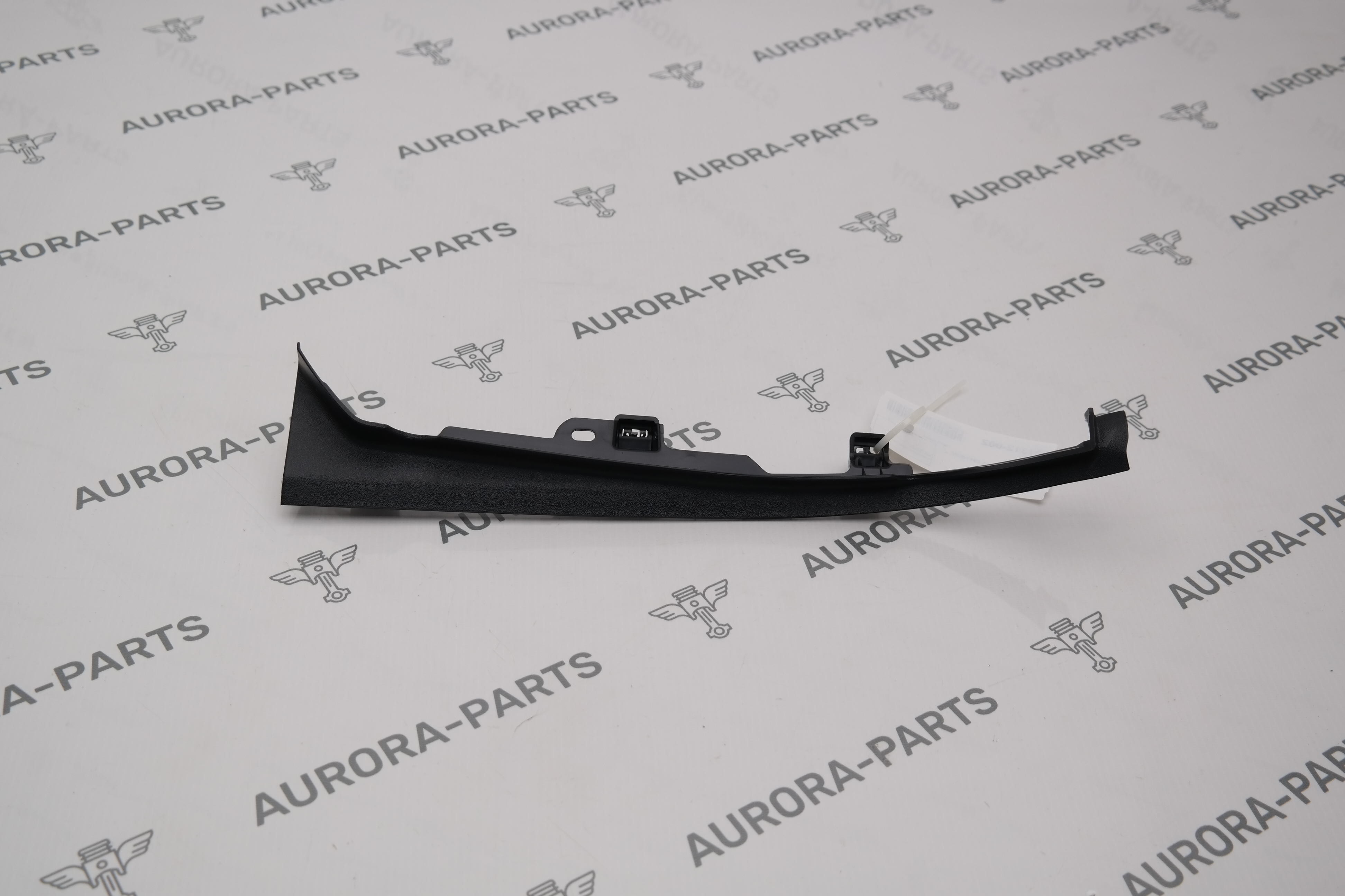 Накладка стойки А RН Land Rover Defender