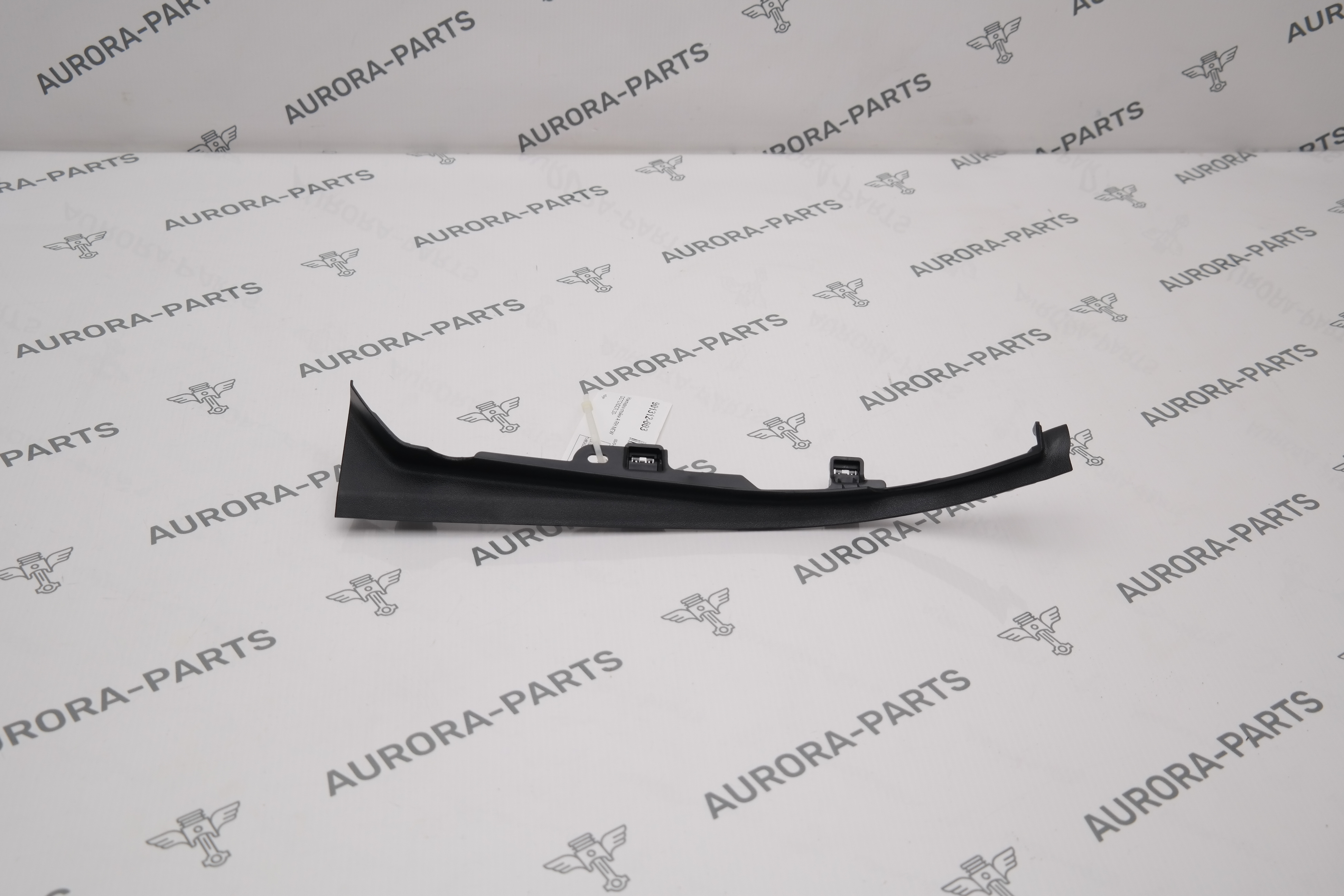 Накладка стойки А RН Land Rover Defender