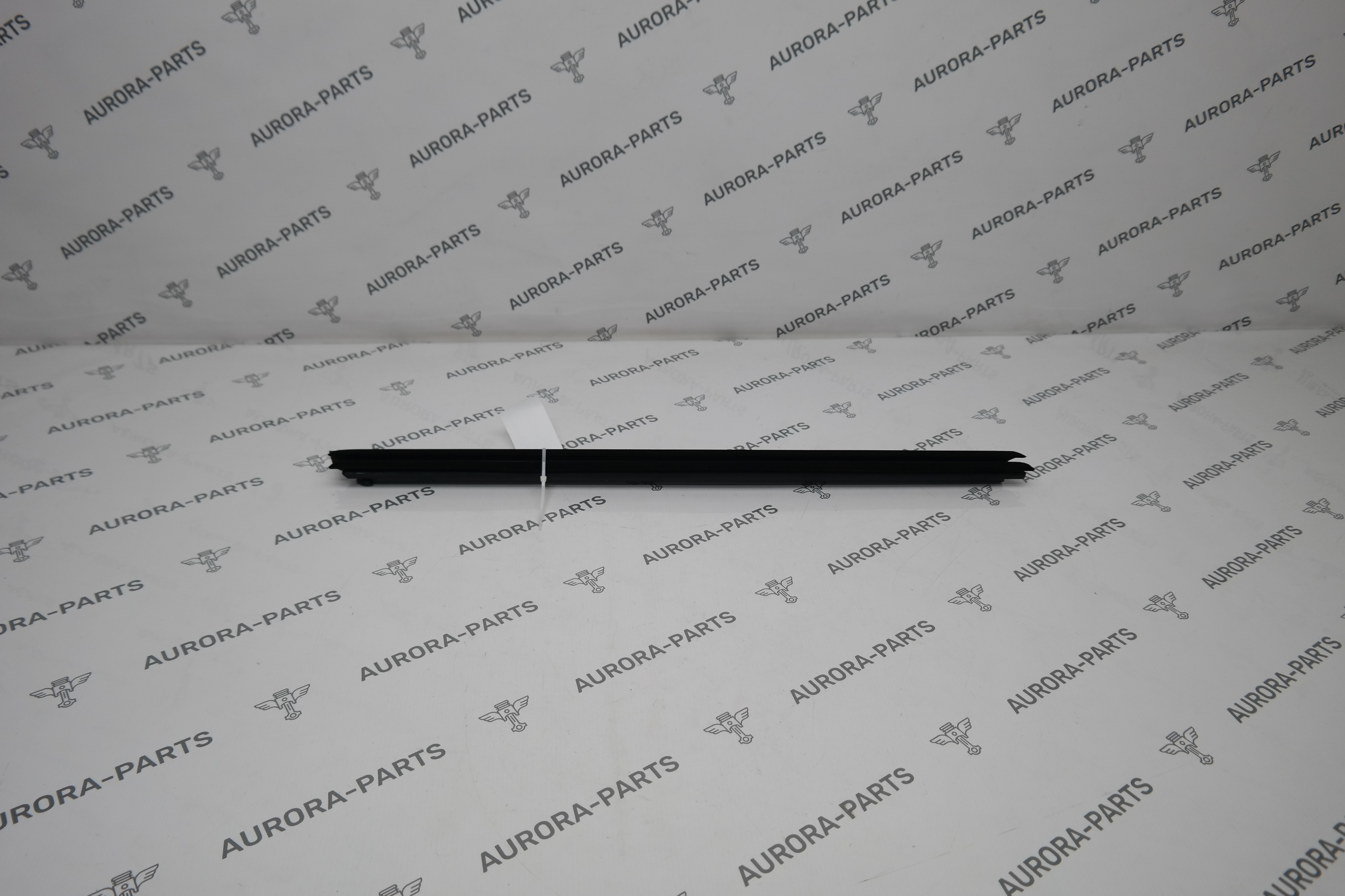 Уплотнитель стекла двери передний RH (внтуренний) BMW X5