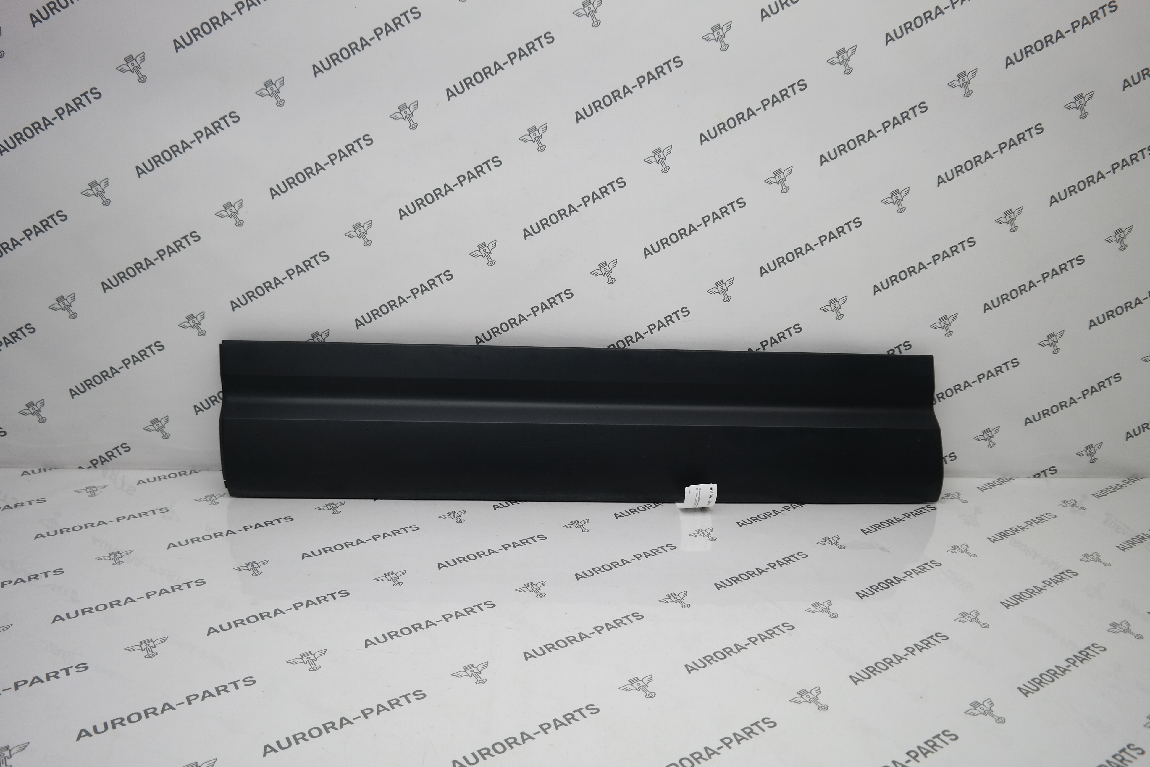 Молдинг двери нижний передний LH Land Rover Defender