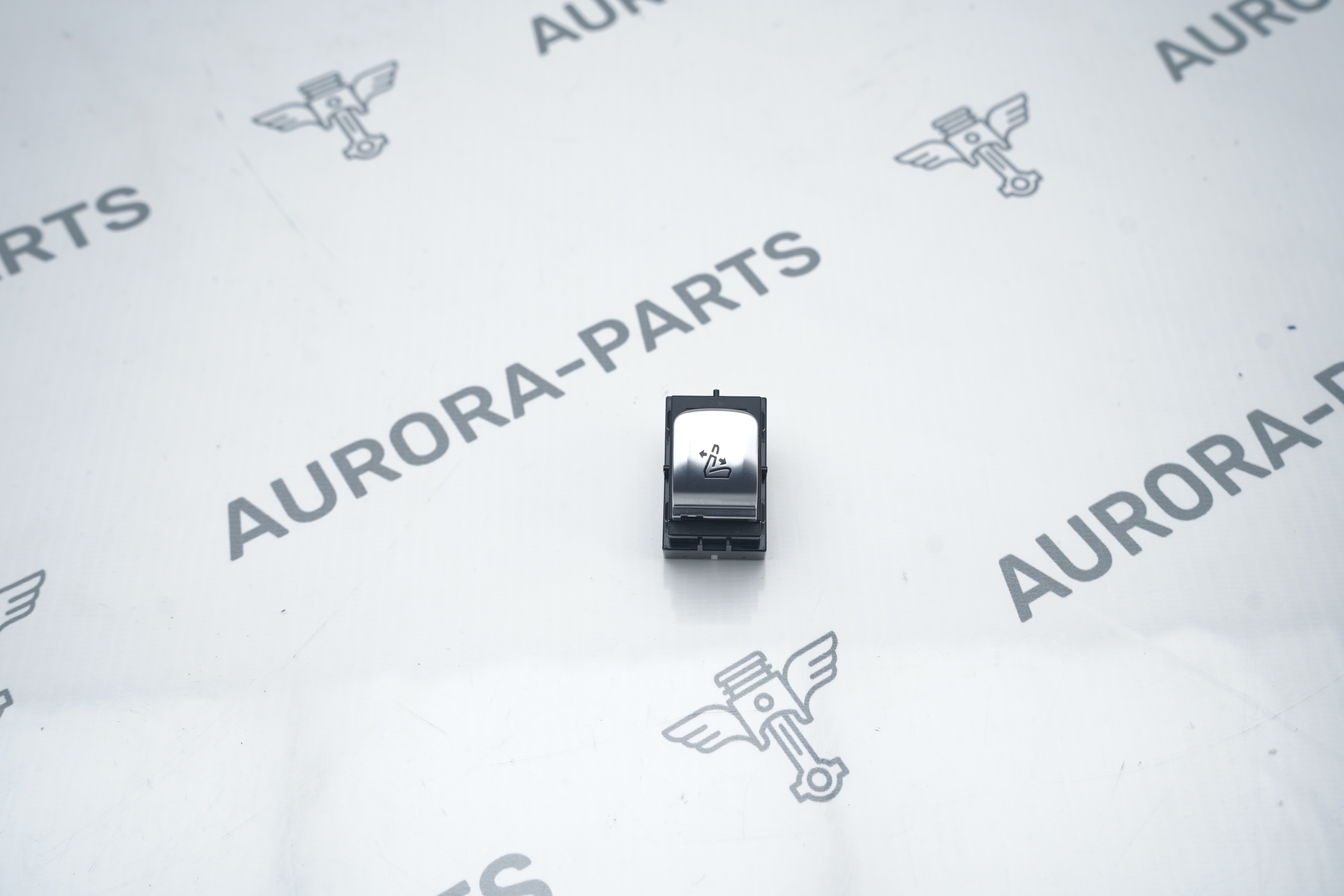 Кнопка управления спинкой заднего сиденья BMW X7