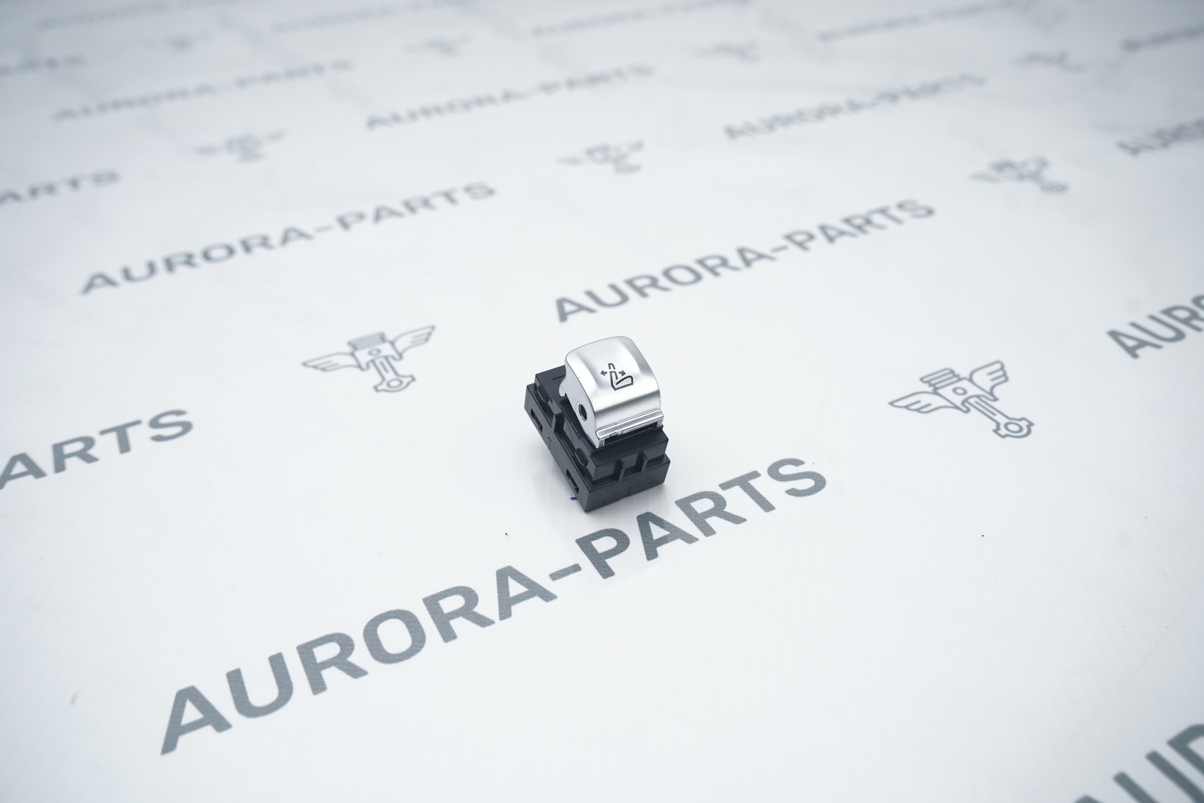 Кнопка управления задним сиденьем BMW X7