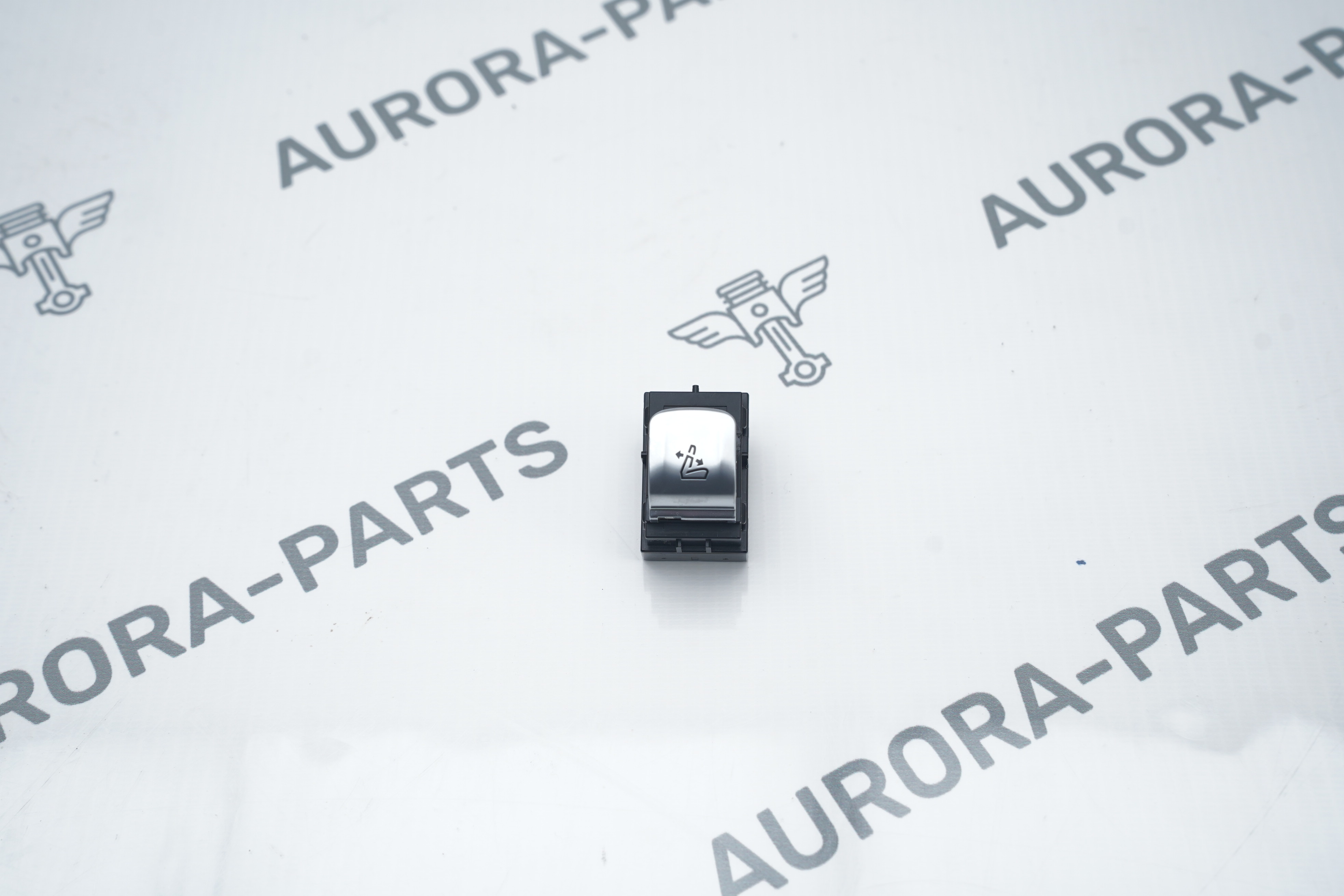 Кнопка управления задним сиденьем BMW X7