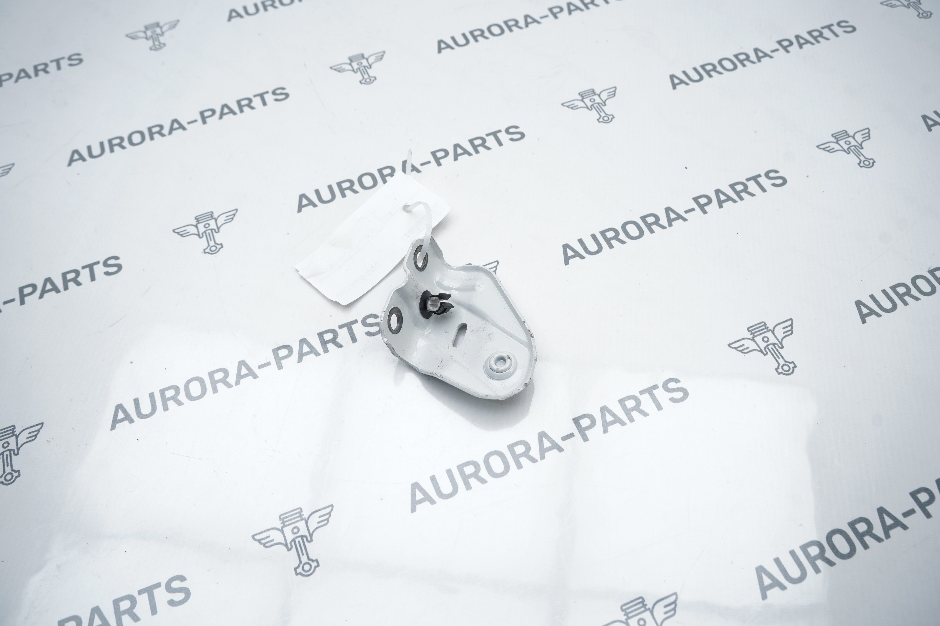 Кронштейн амортизатора капота RН BMW X5