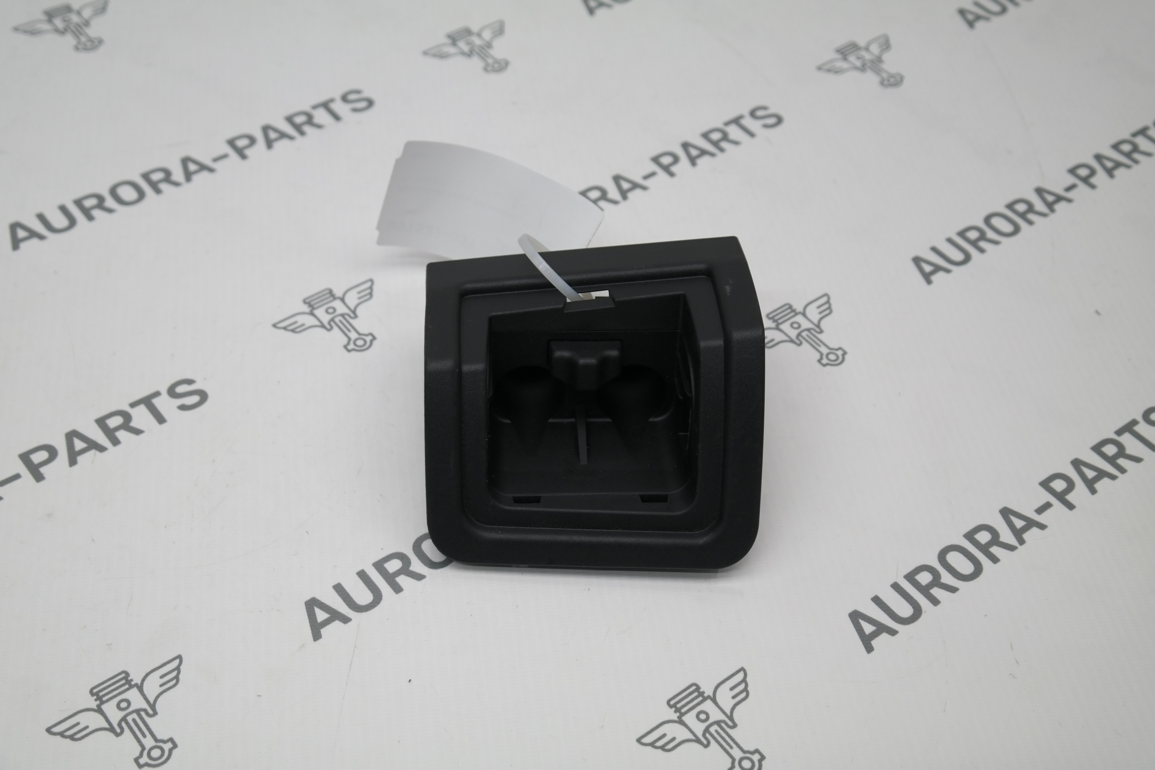 Кронштейн сетки багажника LH BMW X7