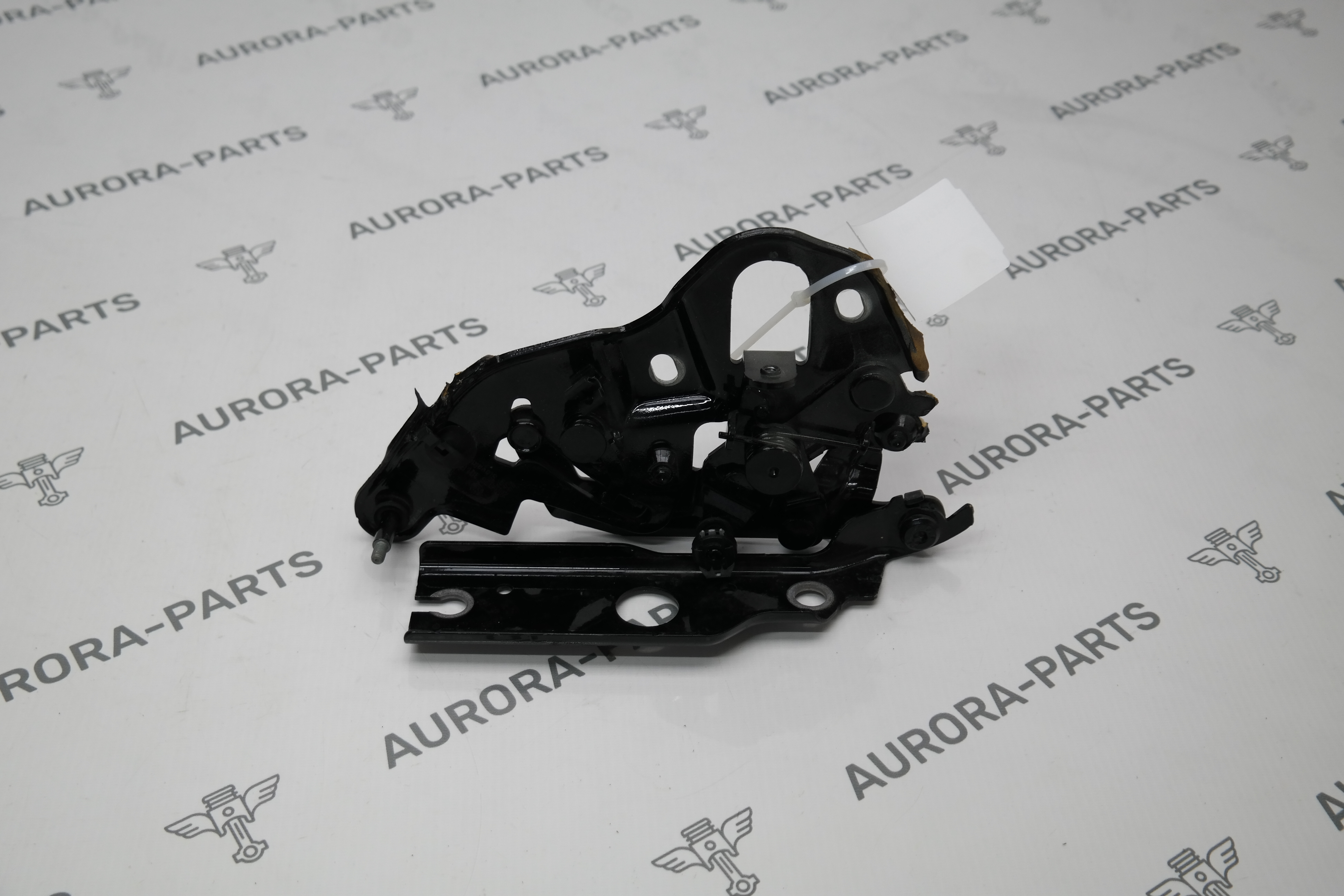 Петля капота LН VW Touareg