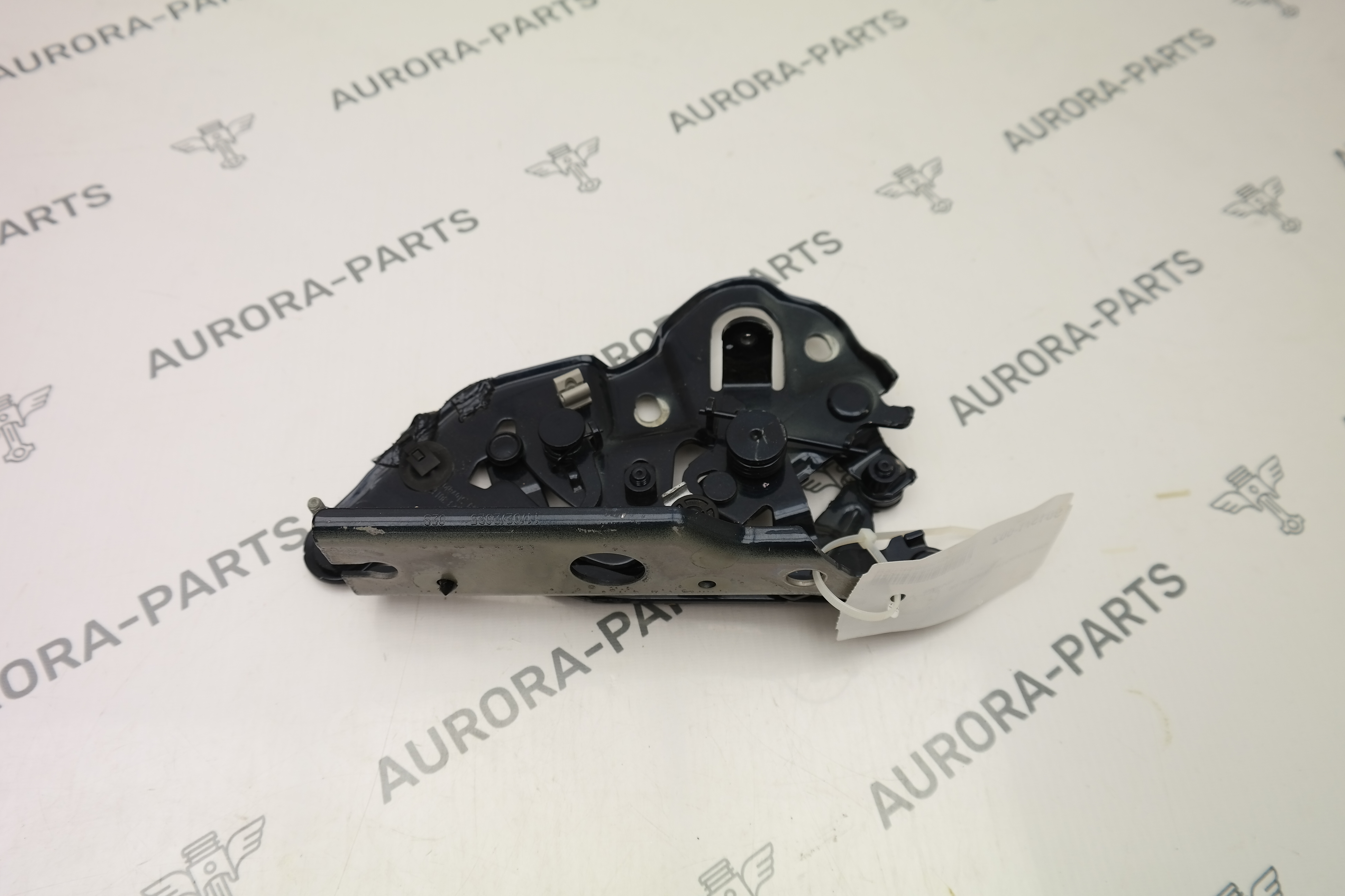 Петля капота LН VW Touareg