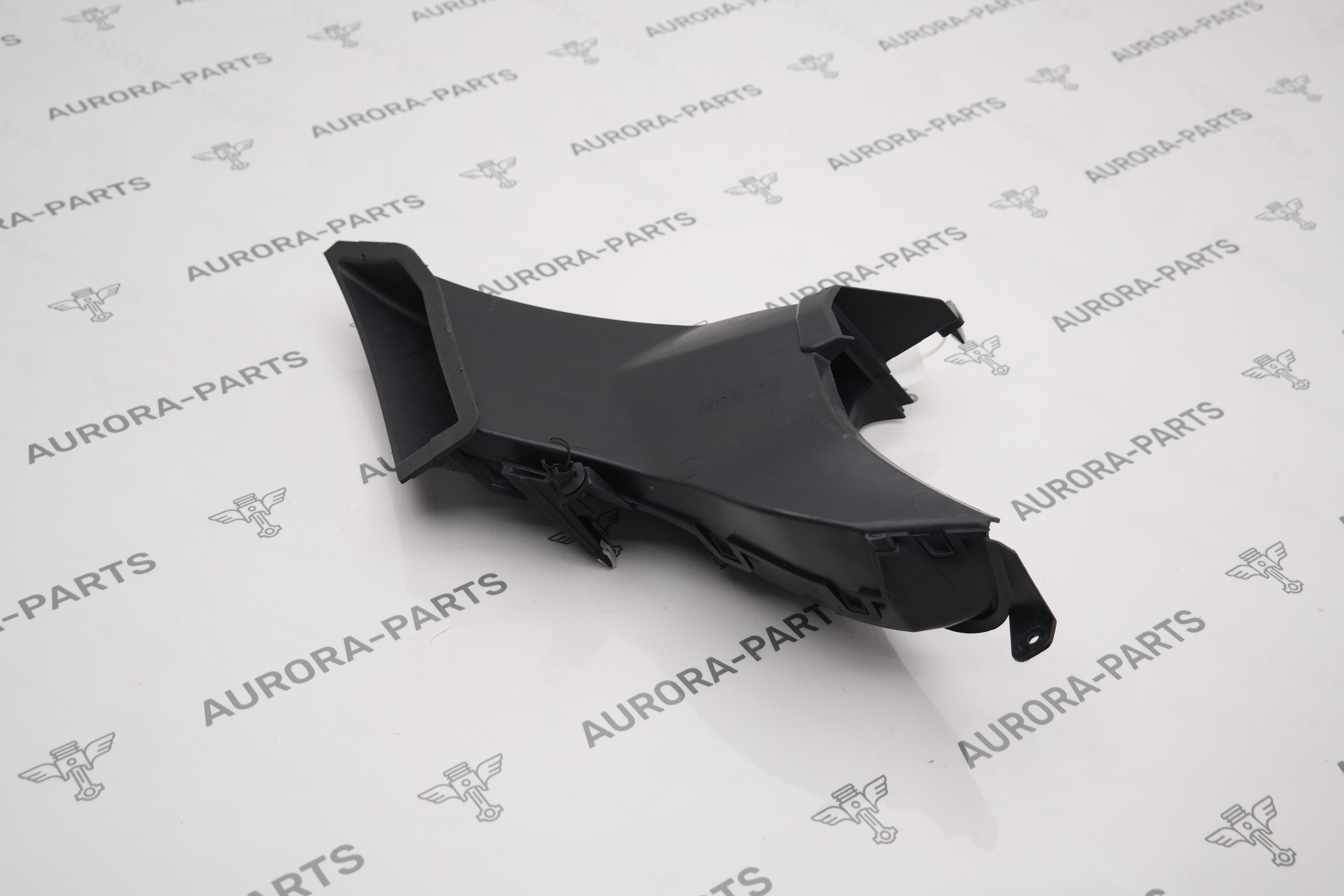 Воздуховод переднего бампера LH Land Rover Defender