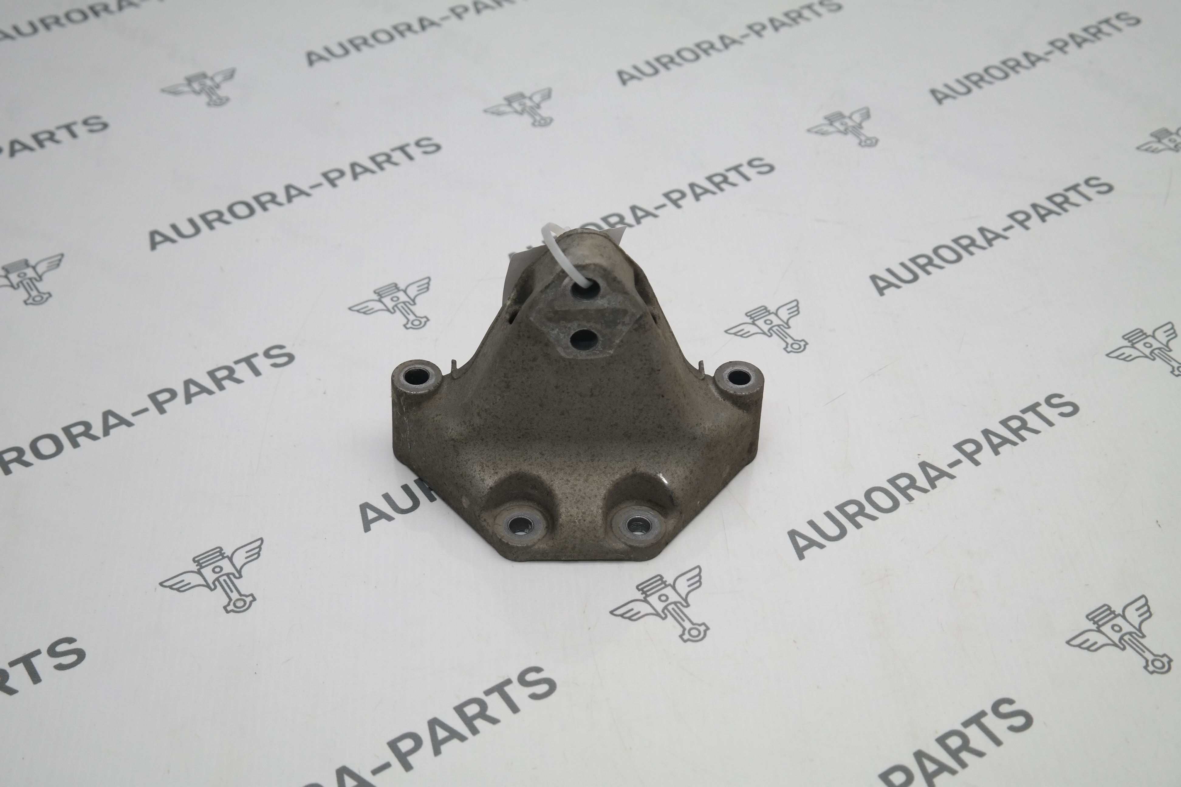 Кронштейн раздаточной коробки VW Touareg