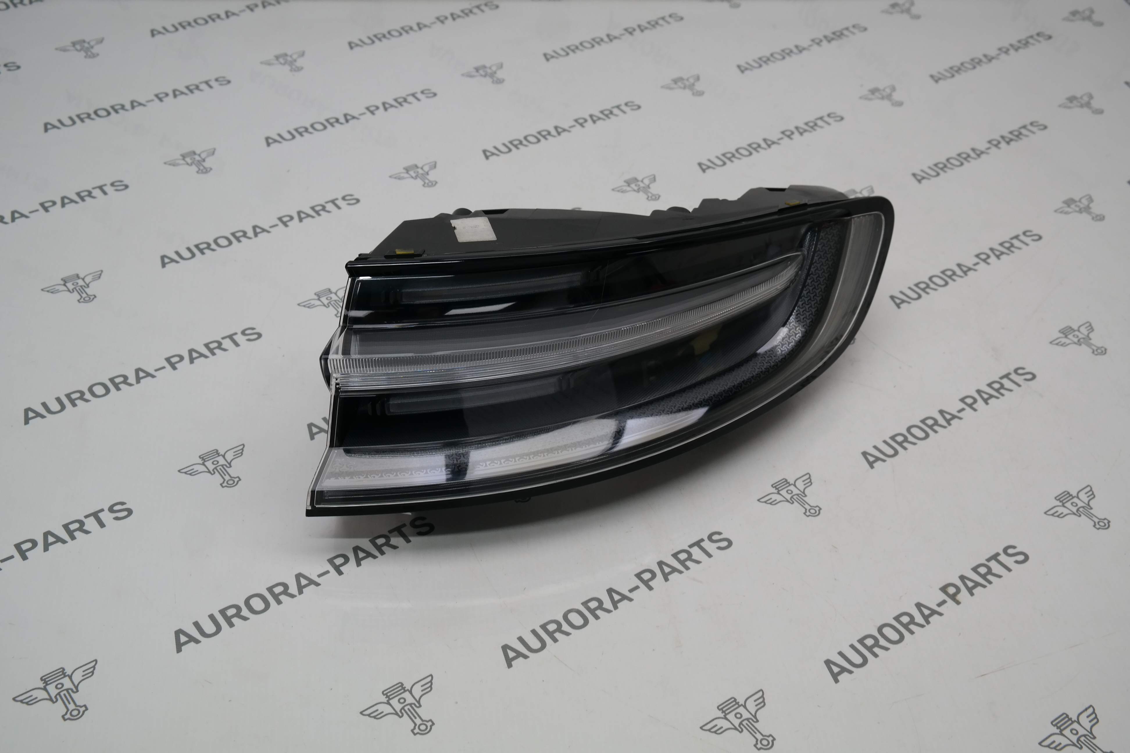 Фонарь задний RH в крыло рестайлинг затемненный 8SB Porsche Macan