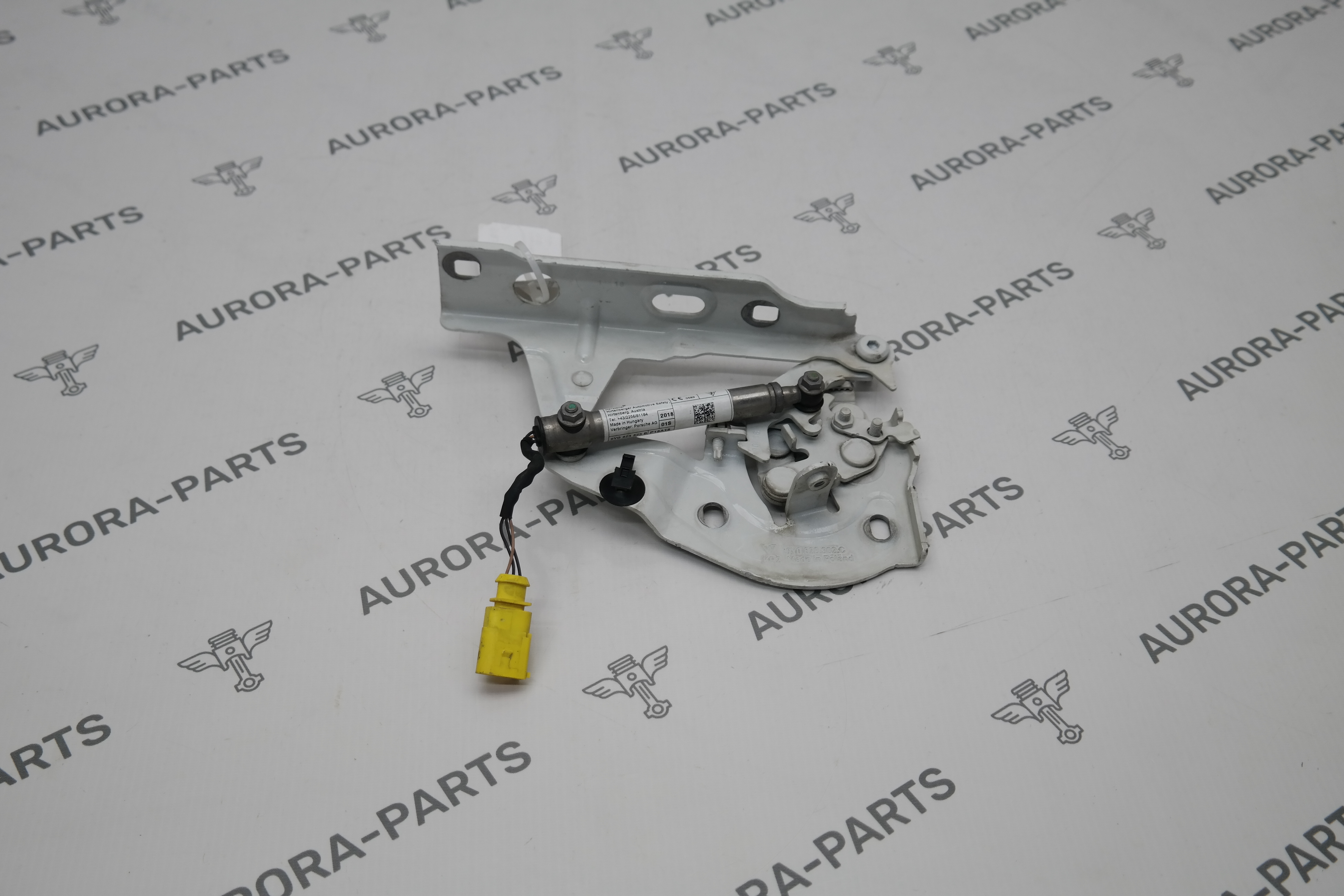 Петля капота в сборе с пиропатроном RH Porsche Cayenne