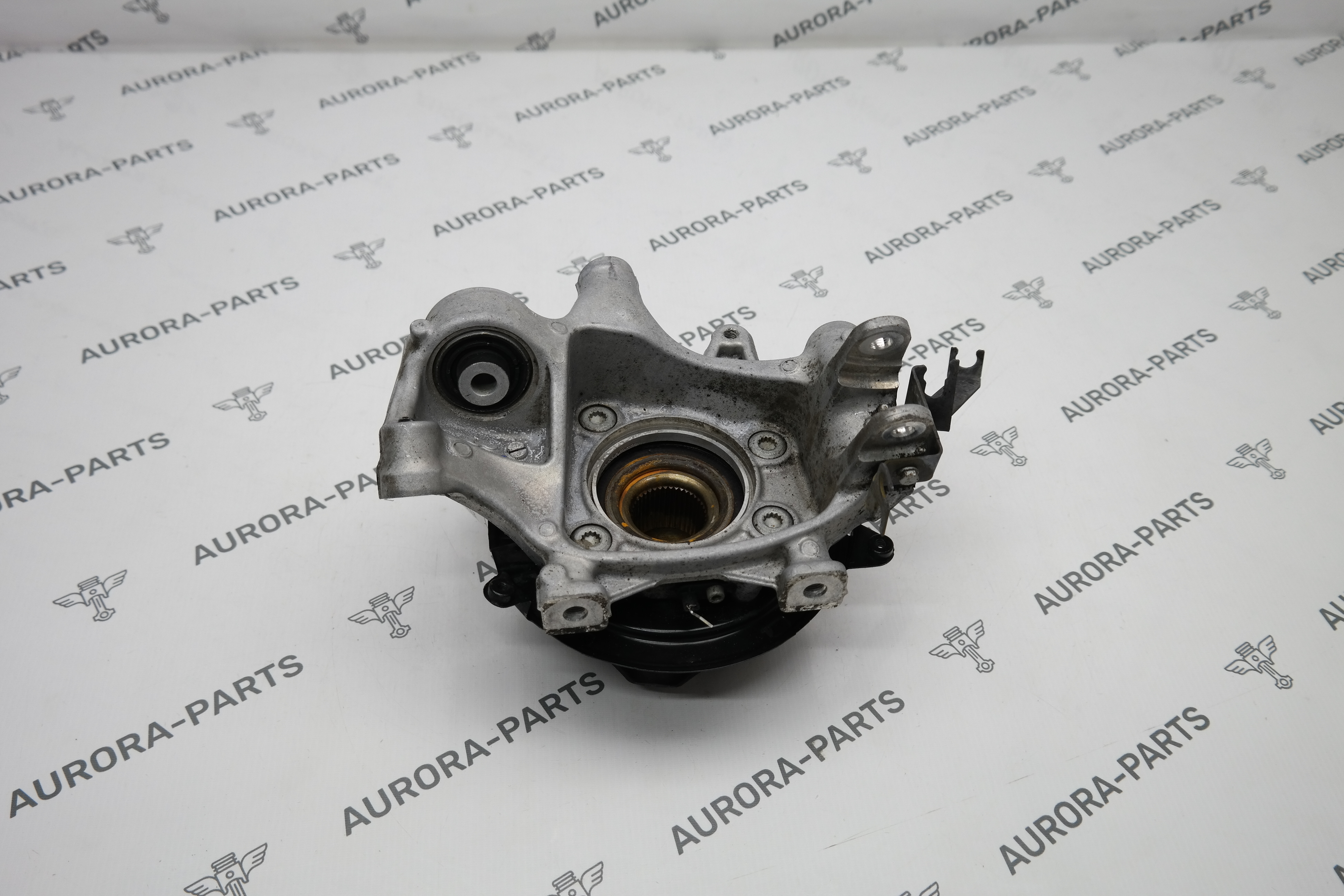 Кулак поворотный в сборе со ступицей задней подвески LH Porsche Cayenne