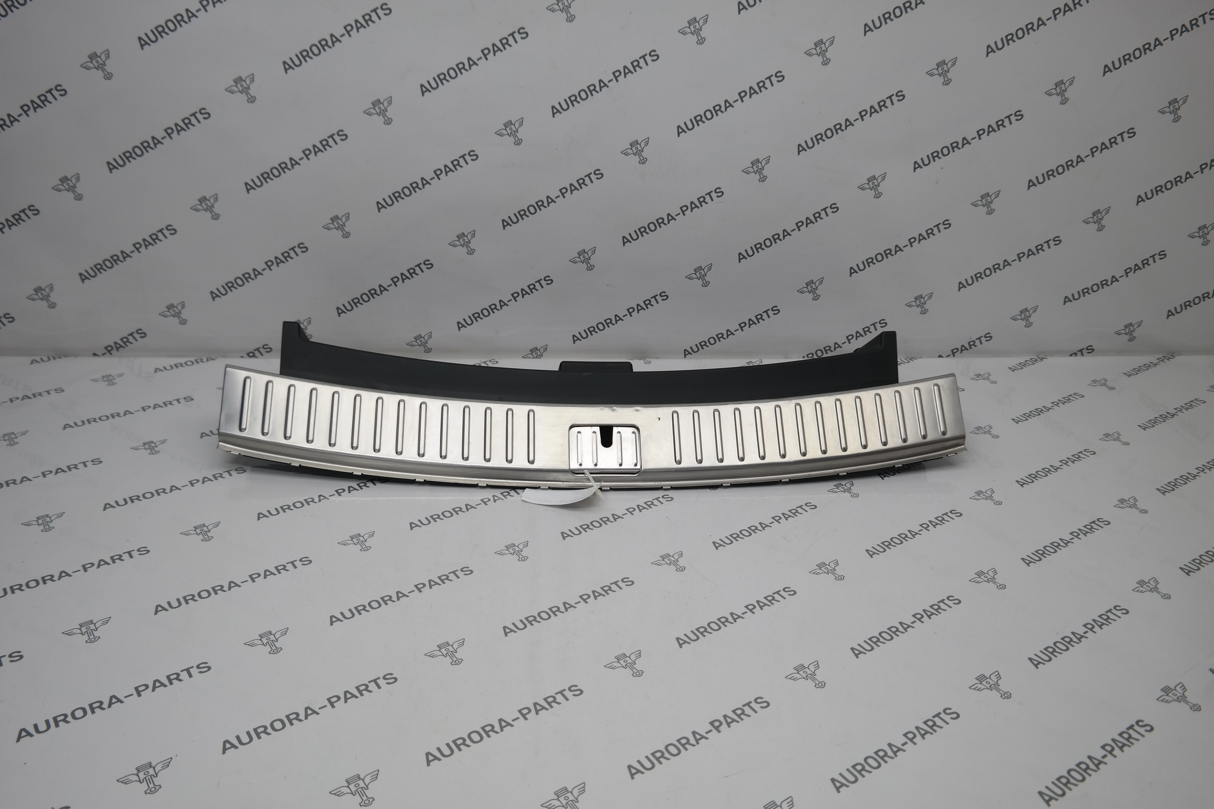 Накладка замка крышки багажника Porsche Cayenne