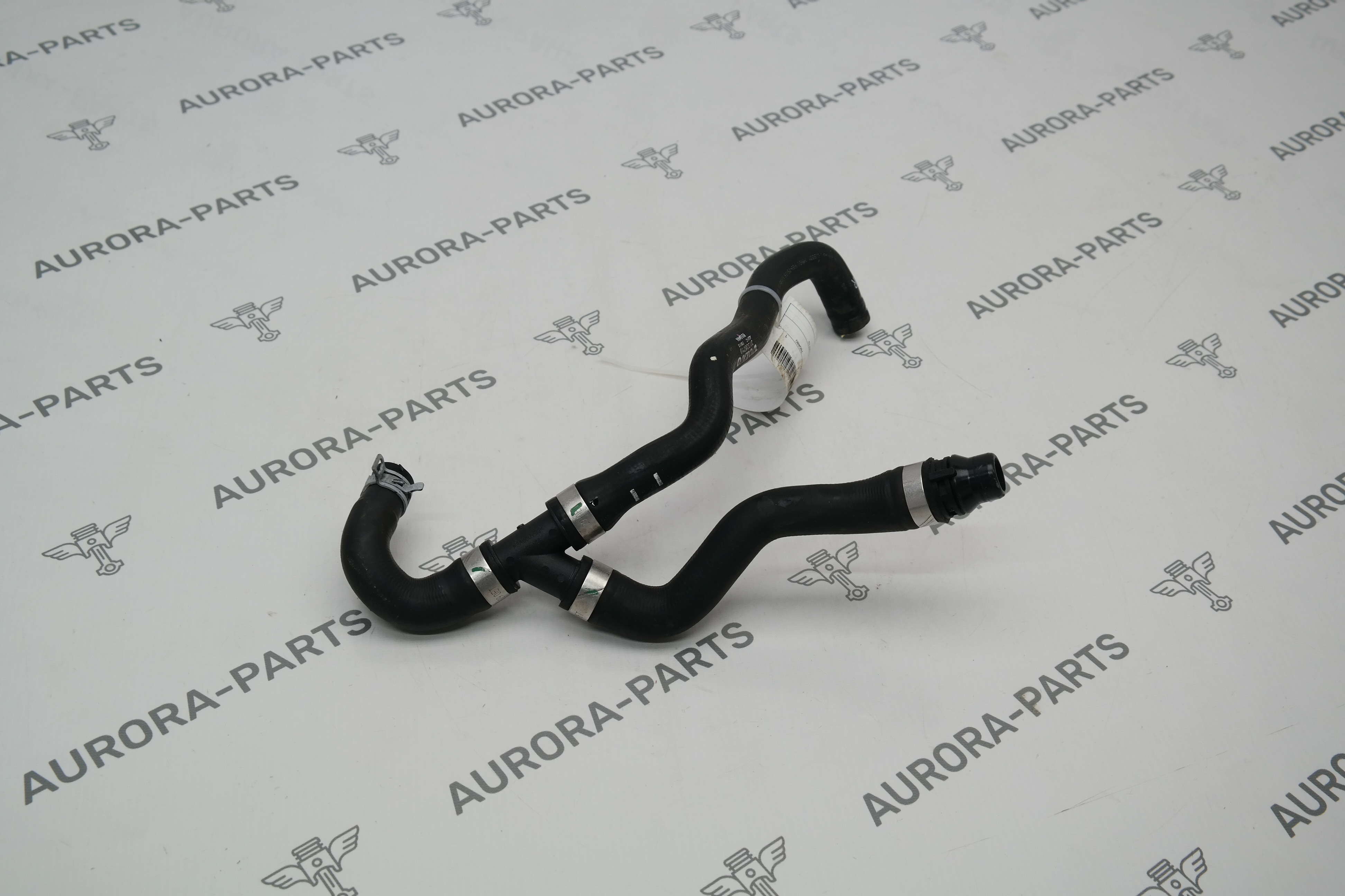 Патрубок системы охлаждения Volvo XC90