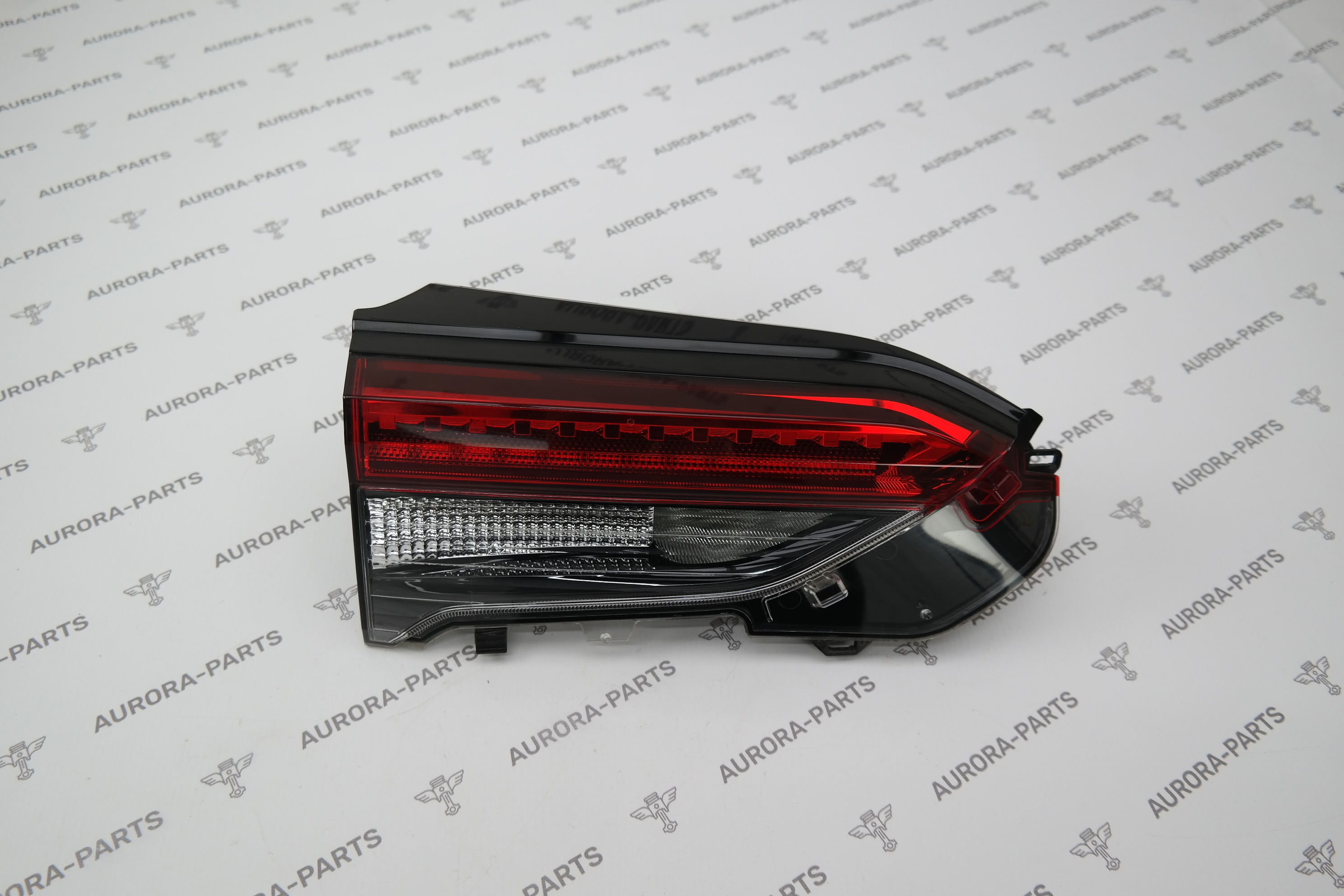 Фонарь задний LH крышки багажника Toyota RAV 4