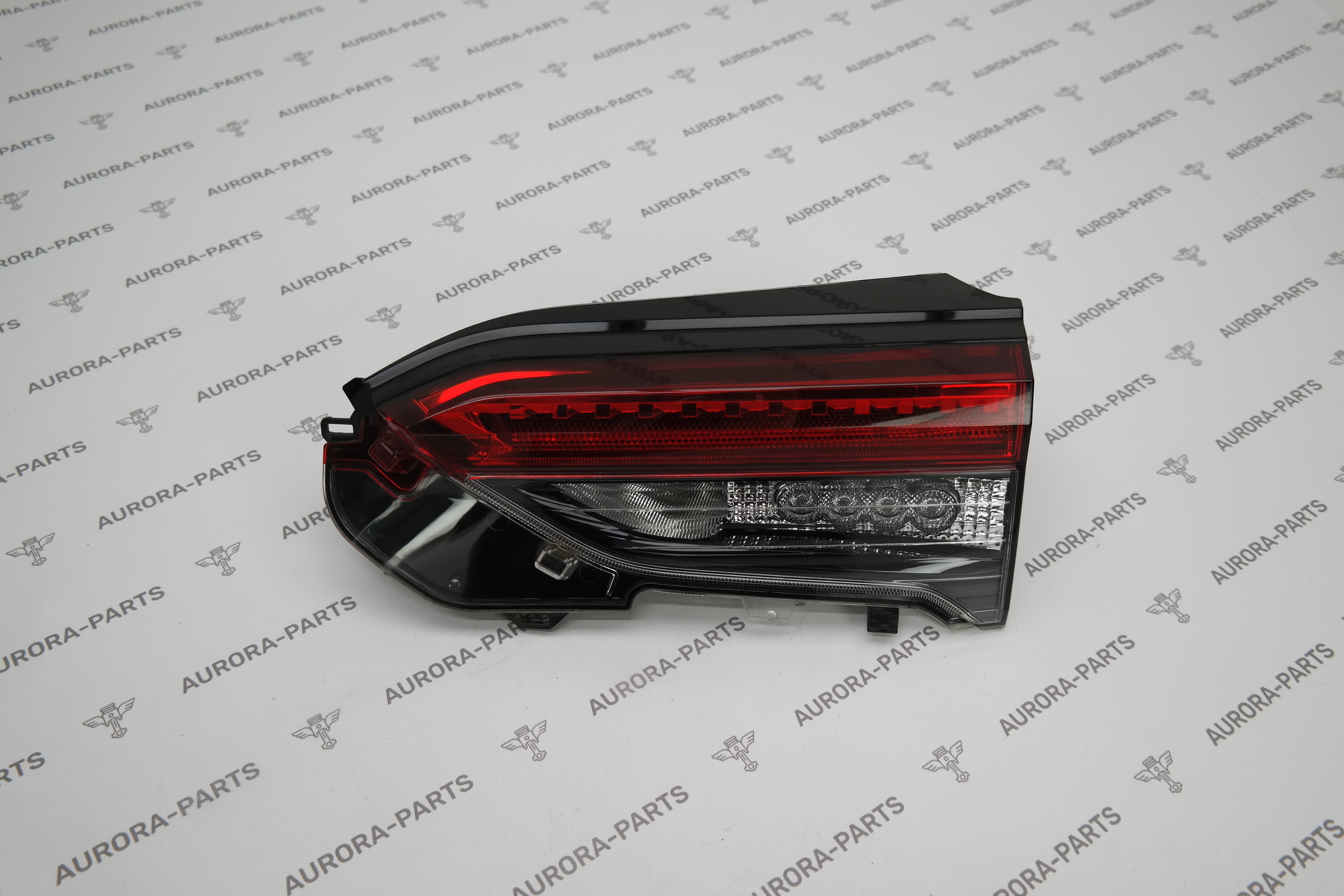 Фонарь задний RH крышки багажника Toyota RAV 4