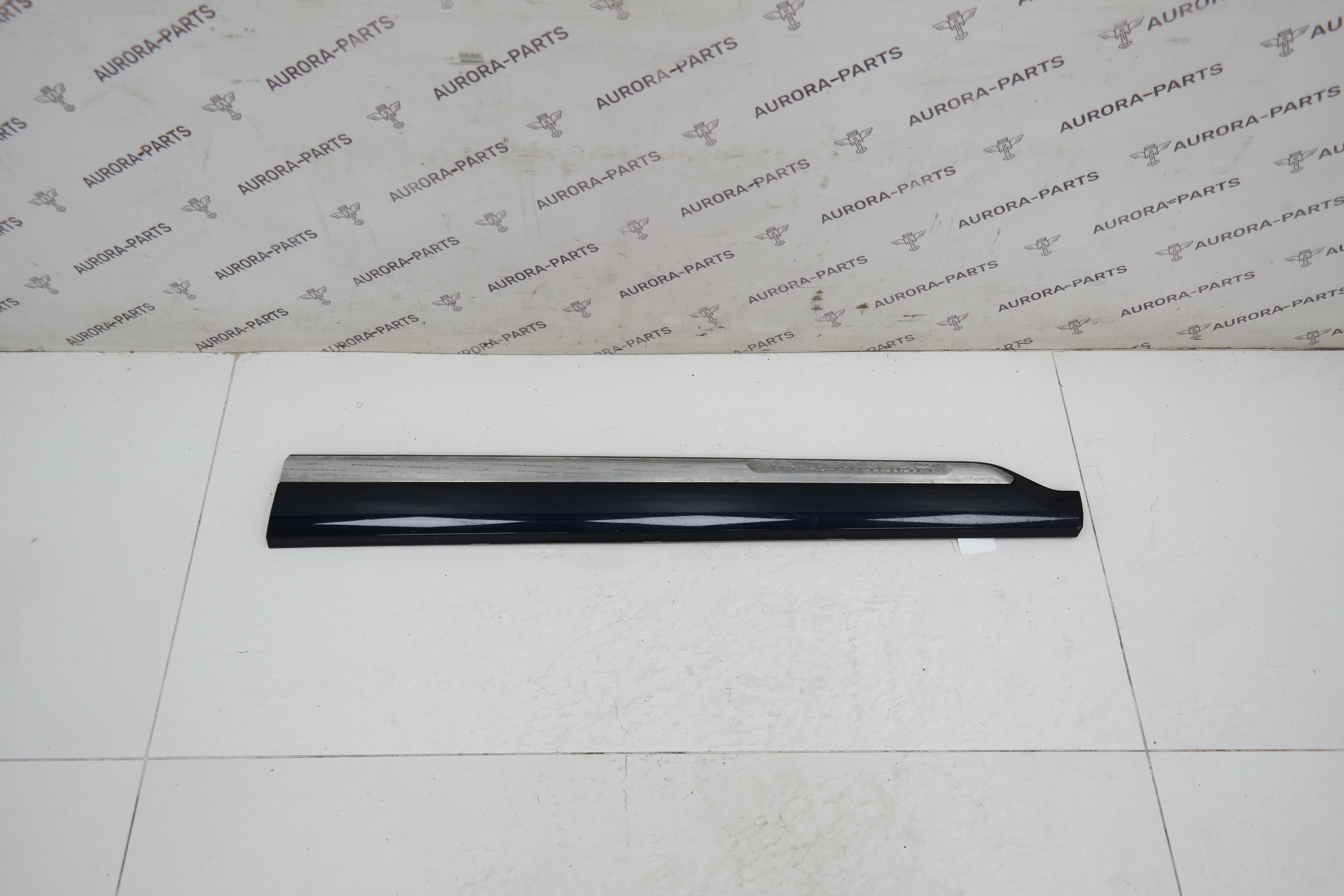 Молдинг передней двери нижний (Inscription) RH Volvo XC90