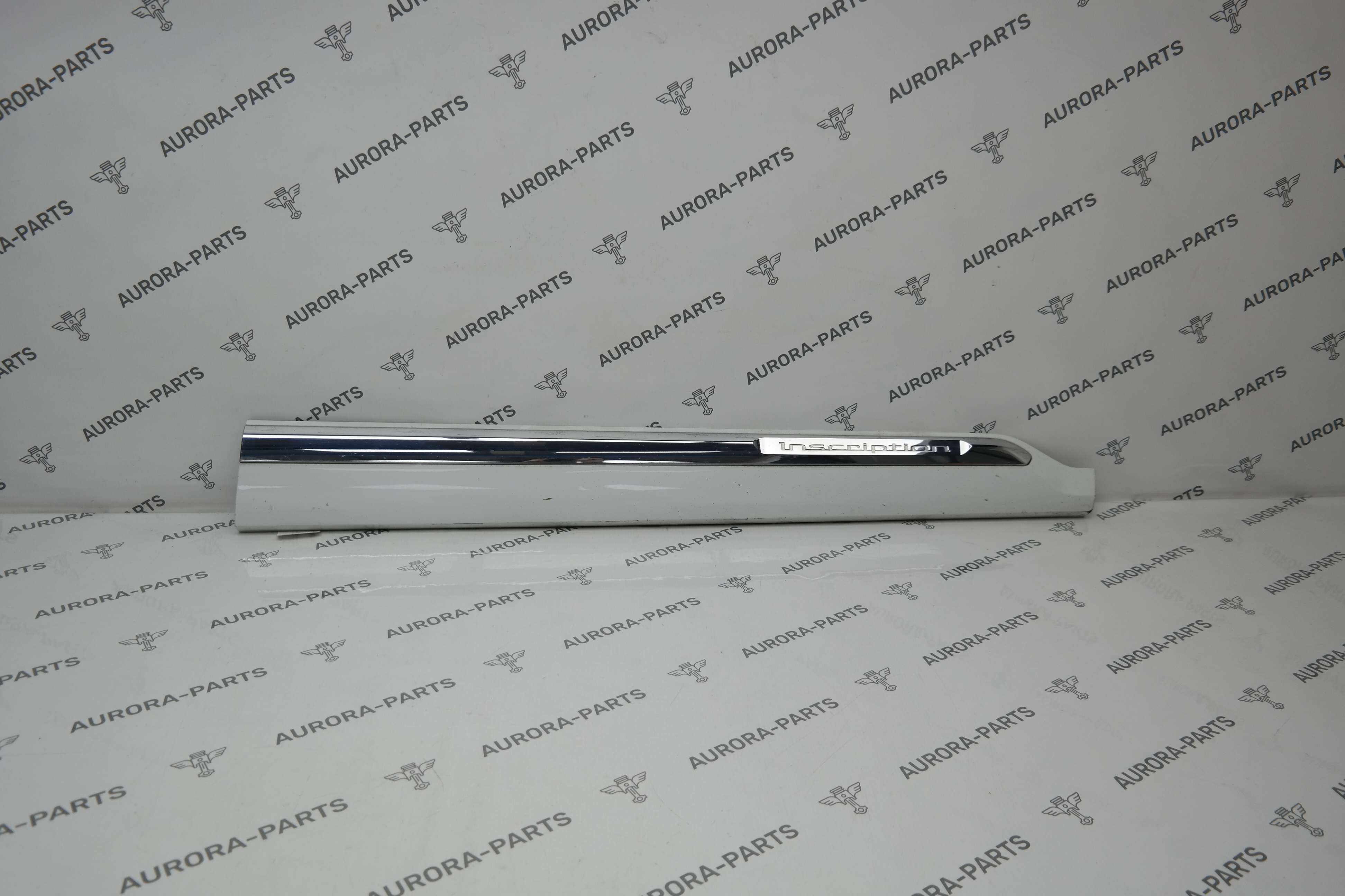 Молдинг передней двери нижний (Inscription) RH Volvo XC90