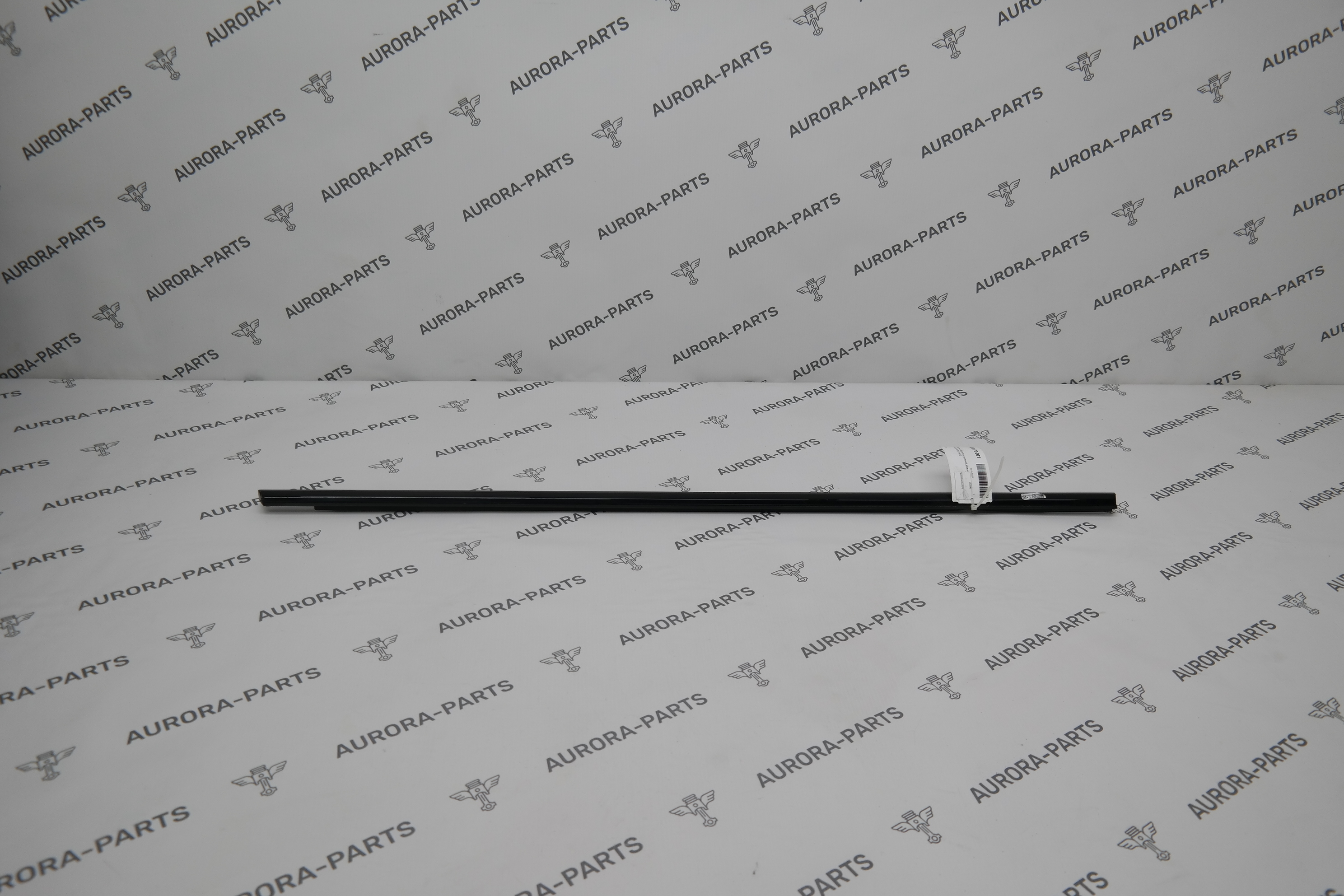 Молдинг (бархотка) задней двери LH Audi Q8