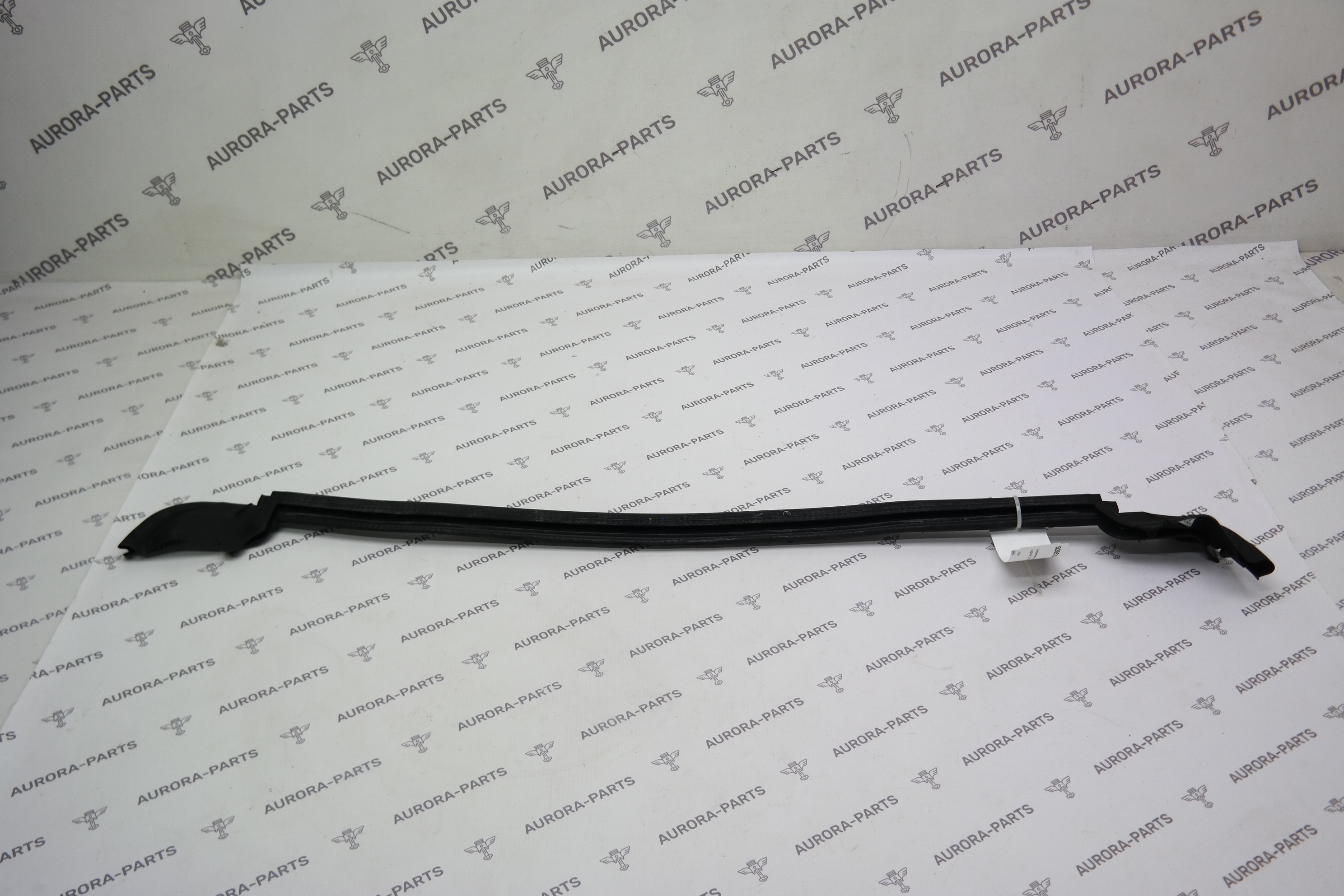 Уплотнитель стекла двери задний LH Audi Q8